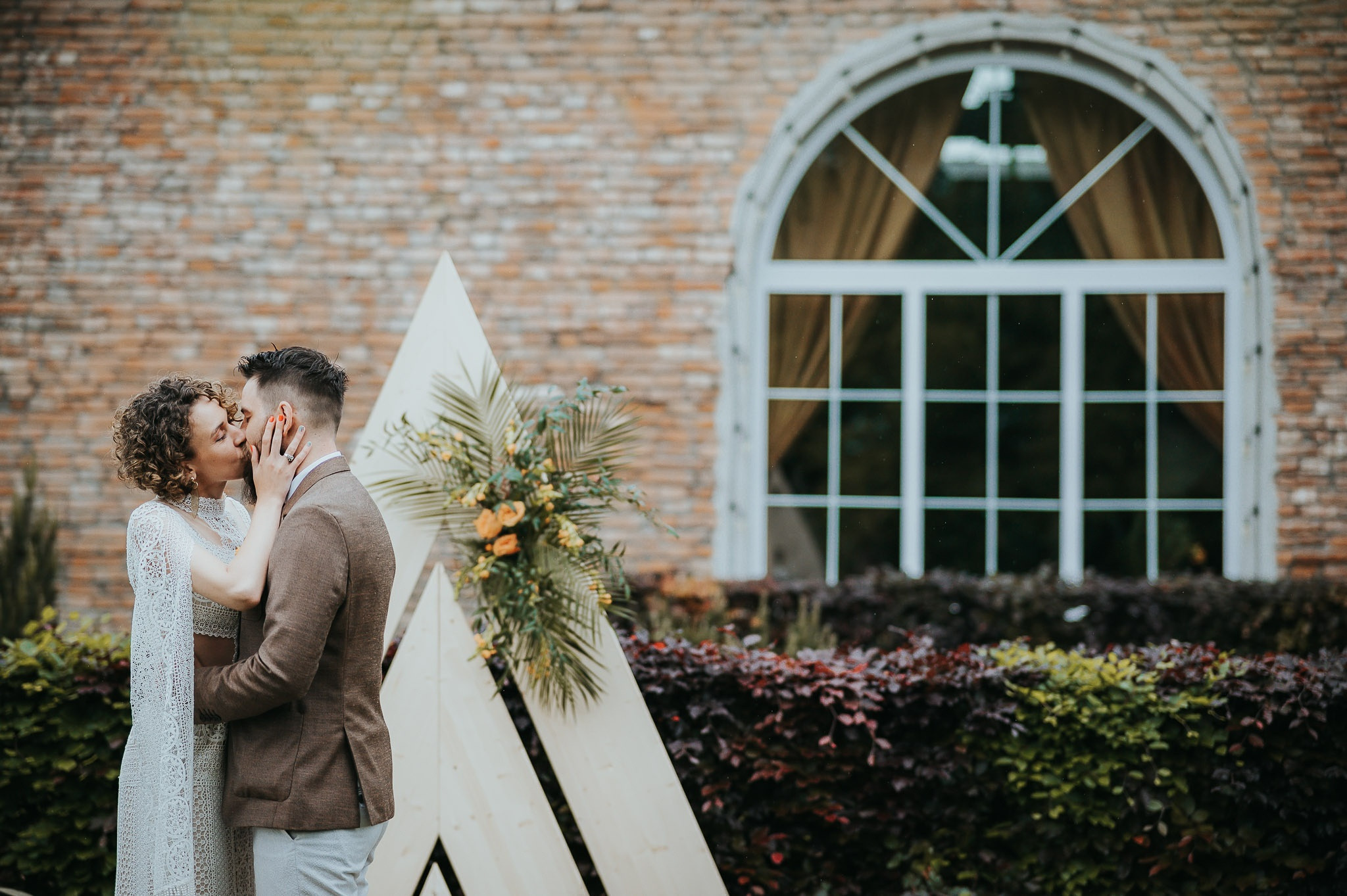 Dream wedding in Boho style at Heldsdorf Mansion in Brasov. Valentin Melen — wedding photographer
