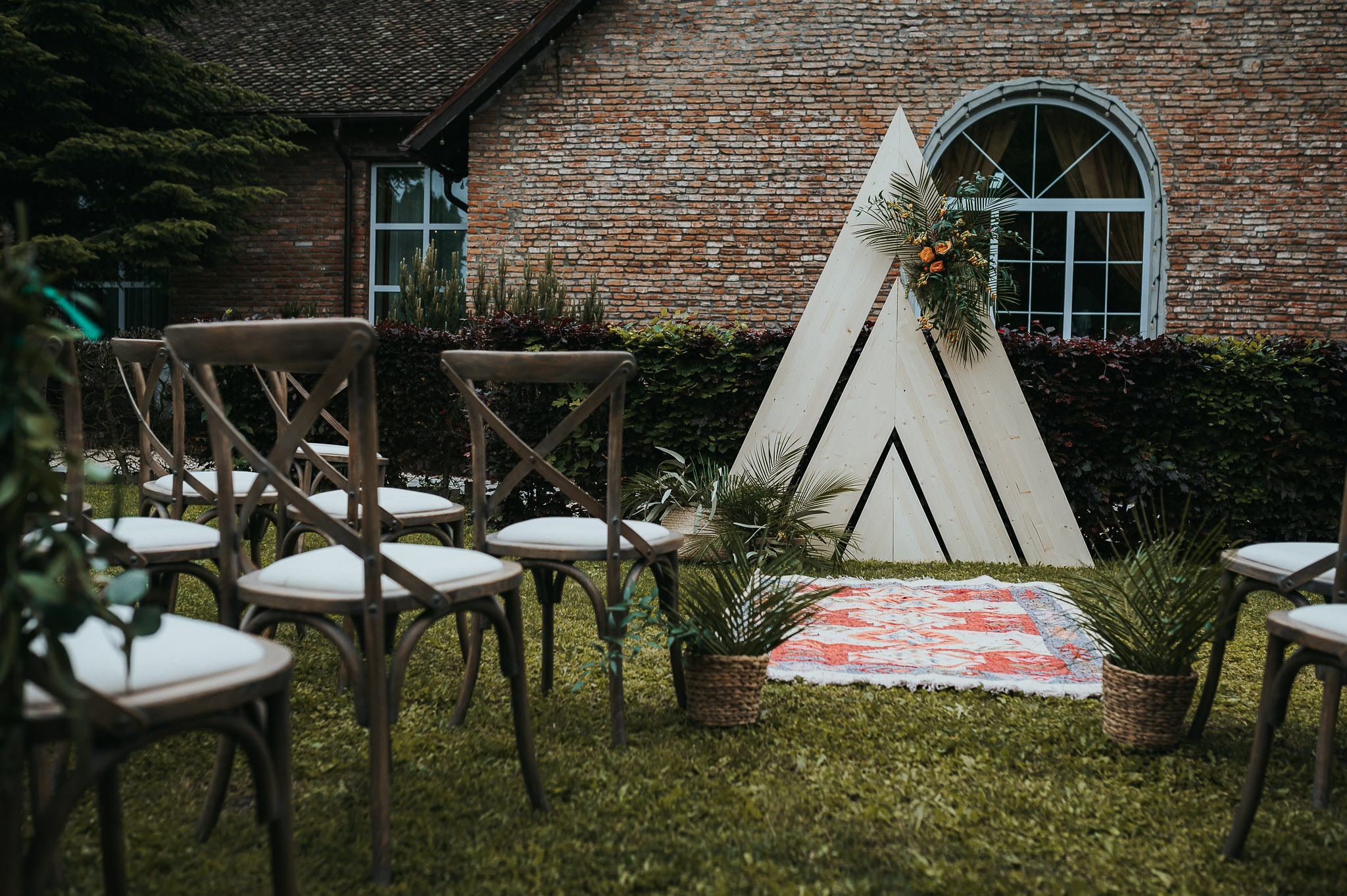 Dream wedding in Boho style at Heldsdorf Mansion in Brasov. Valentin Melen — wedding photographer