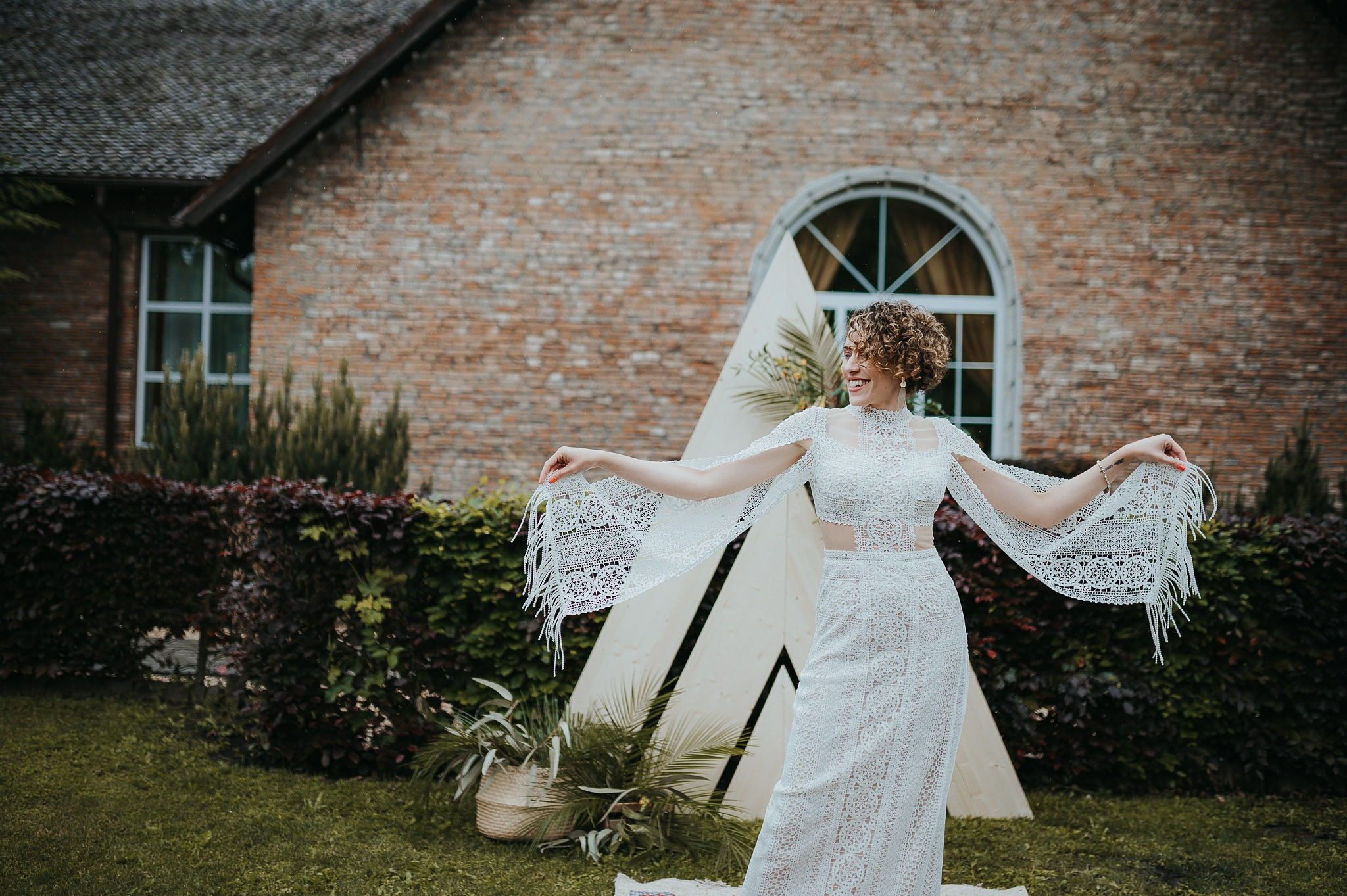 Dream wedding in Boho style at Heldsdorf Mansion in Brasov. Valentin Melen — wedding photographer