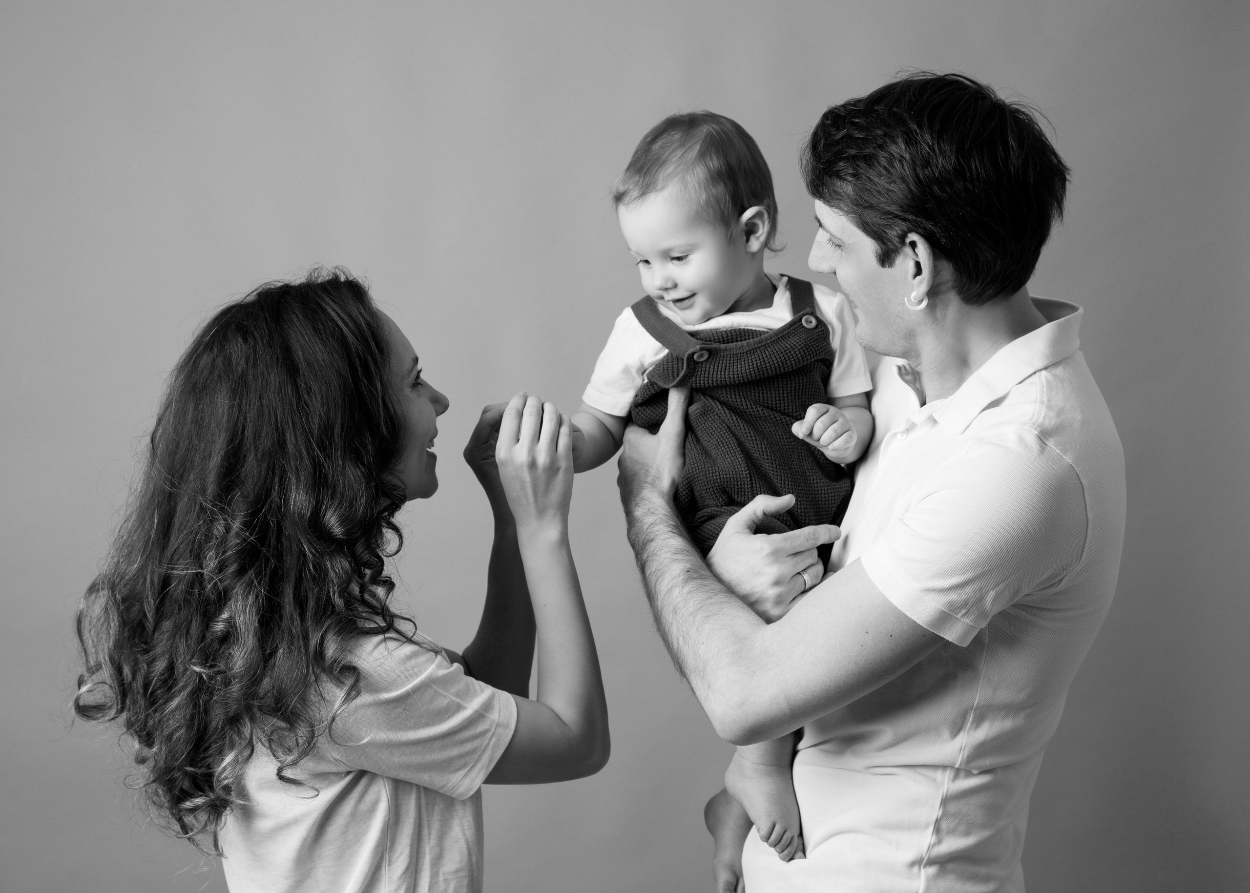 En fotostudio session med hela familjen, där vi fångar er glädje och samhörighe