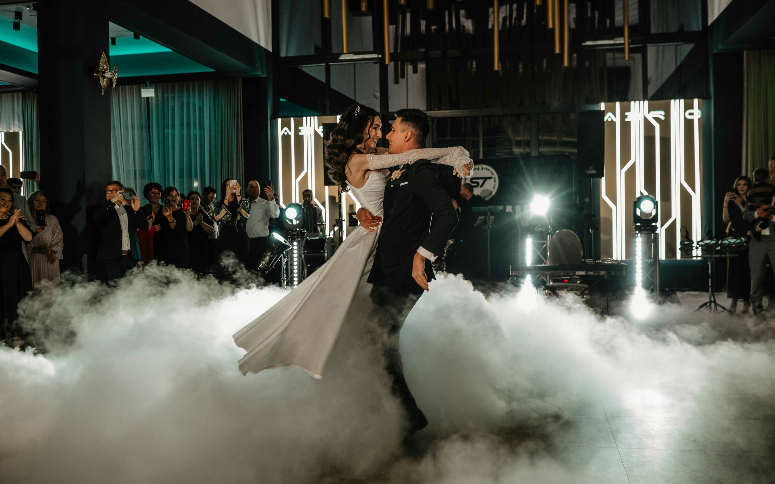 🤎 I o a n a  & D a n i e l — Wedding Day Preview. Wedding & Family Photographer