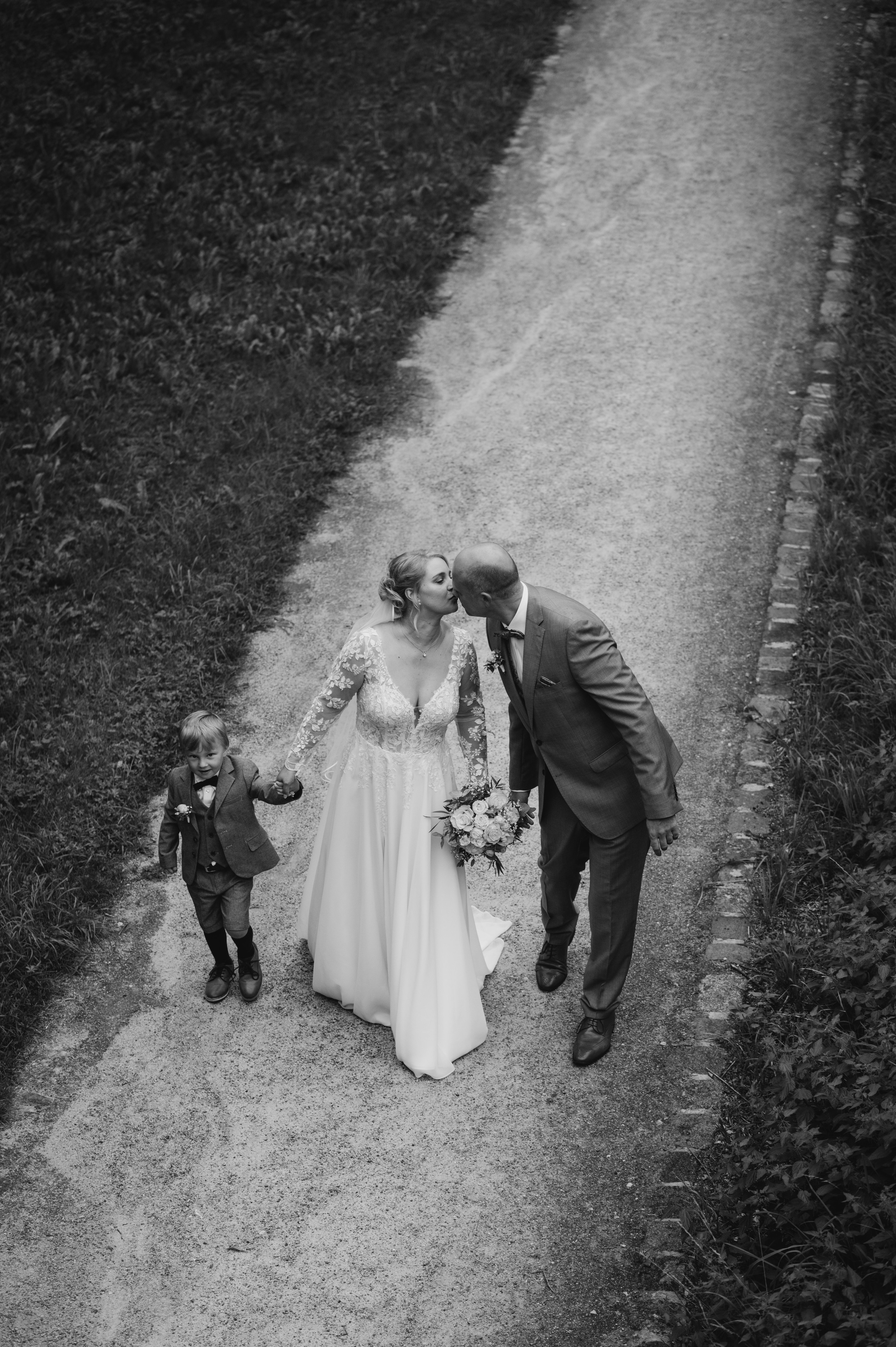 PRE-WEDDING IN WOLFRAMS-ESCHENBACH. Photographer in Nuremberg Irina Mehnert from Ansbach