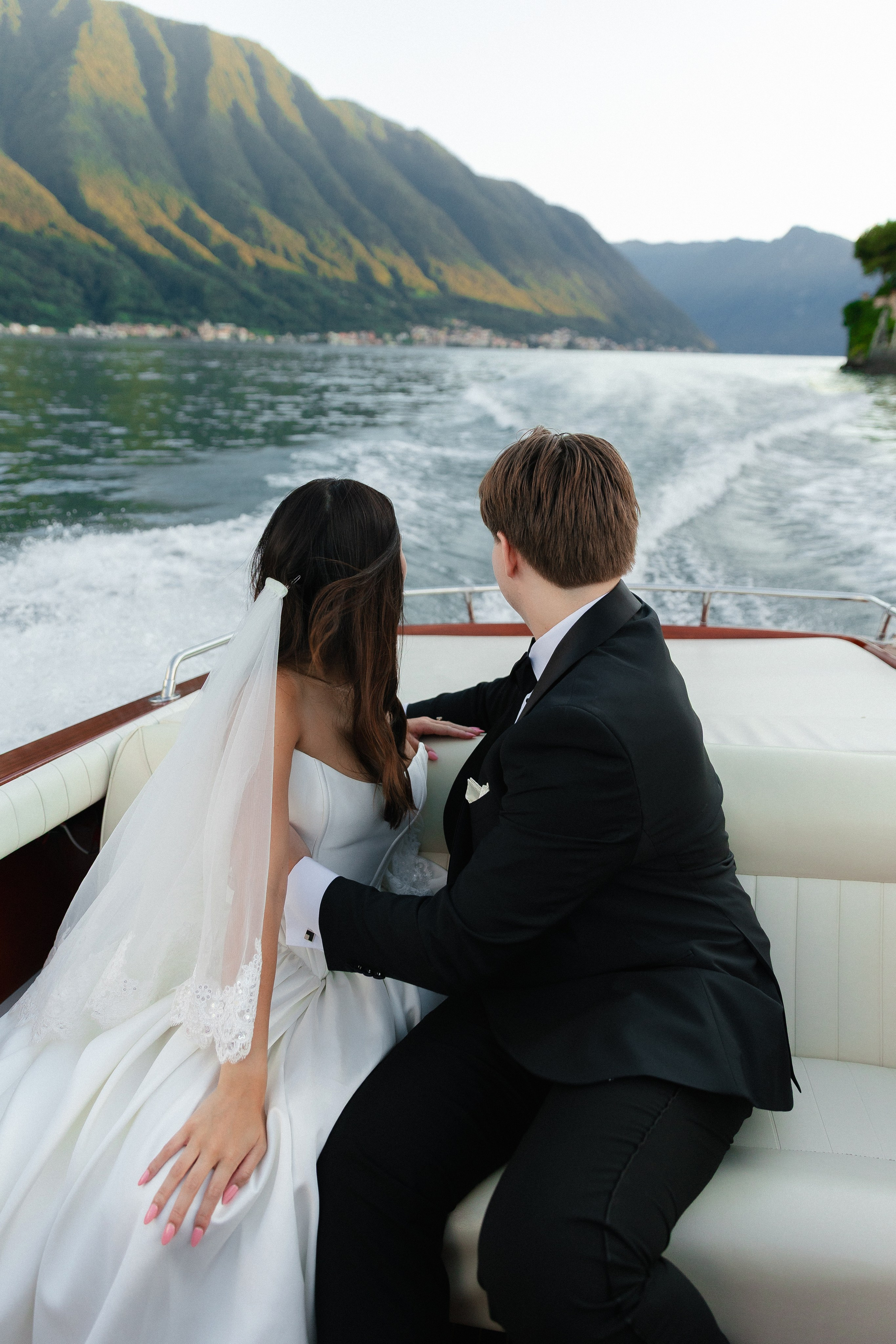 Lily & Zach, Villa del Balbianello. Photographer in Italy Anna Linnik