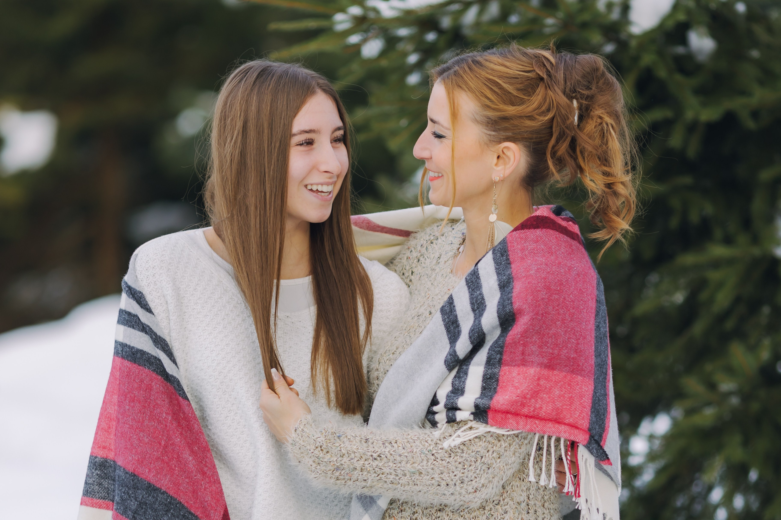 Weihnachts-Fotoshooting im Freien. Adelya Tomin