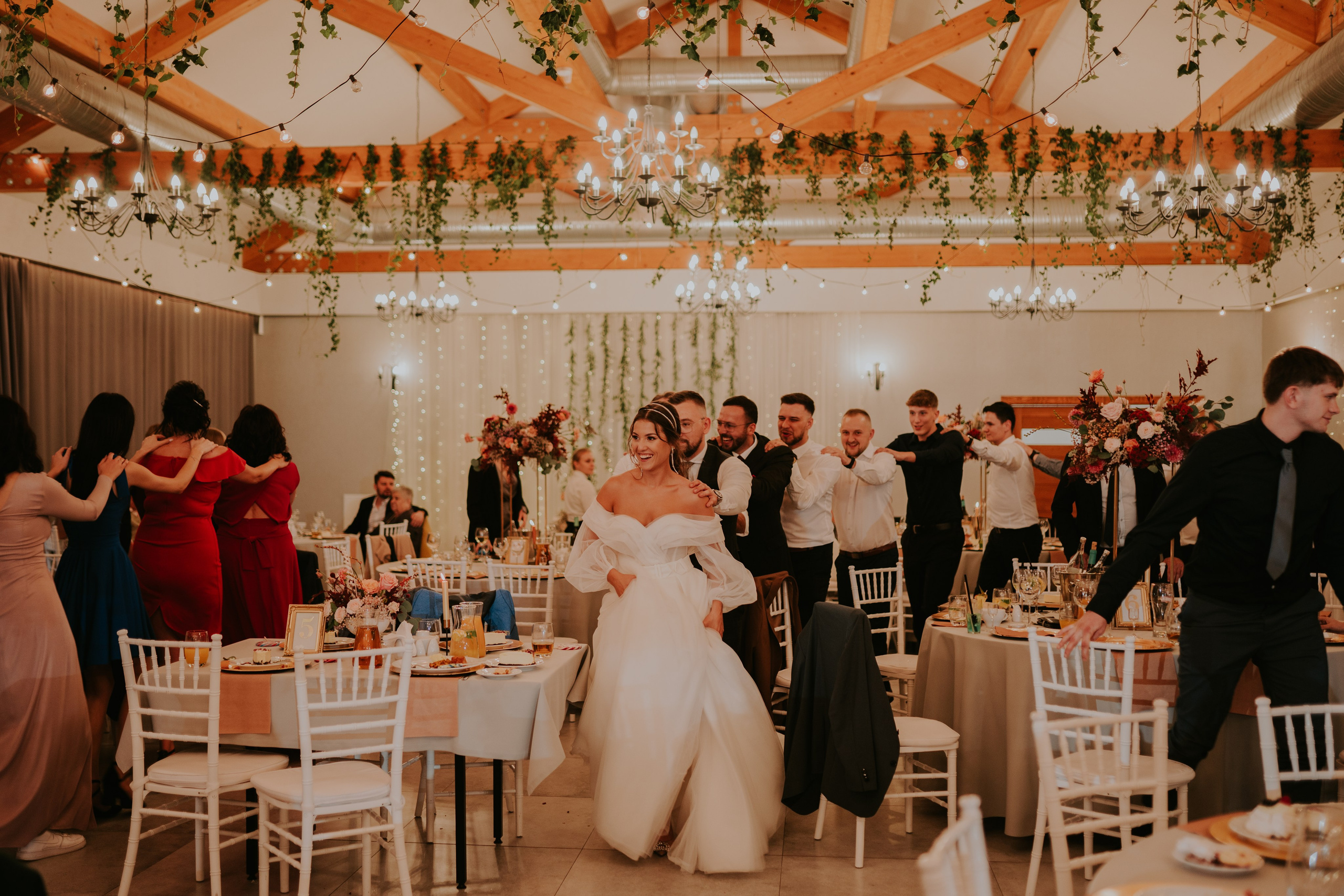 Sala Koralowa w Jaworzu: Opowieść o ślubie Nikoli i Kacpra. Karkowskafoto - fotografia miłości