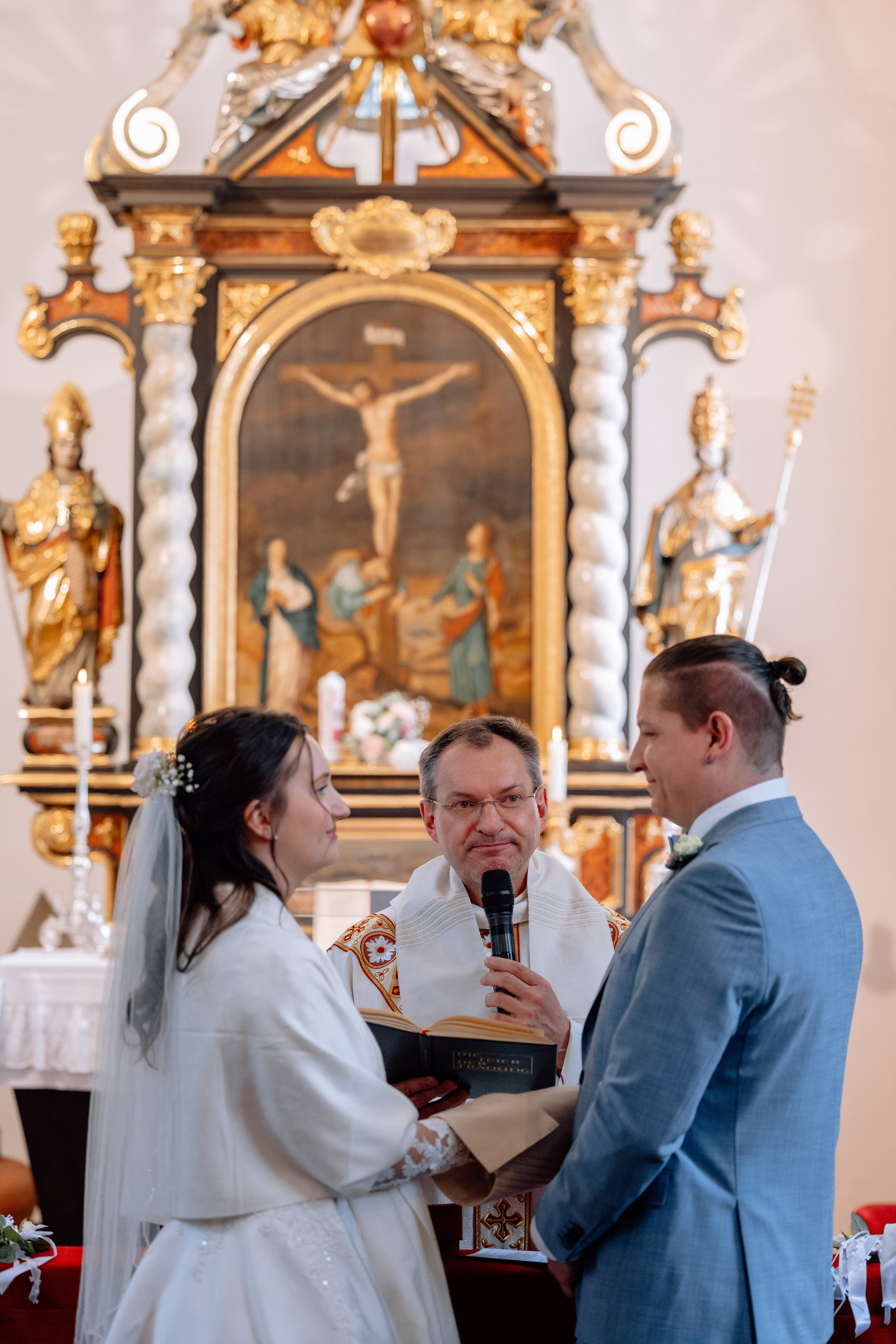 Trauung und Taufe: Heilig-Kreuz-Kirche. Hochzeitsfotograf München Taufe Familienfotograf Tanja Mauke