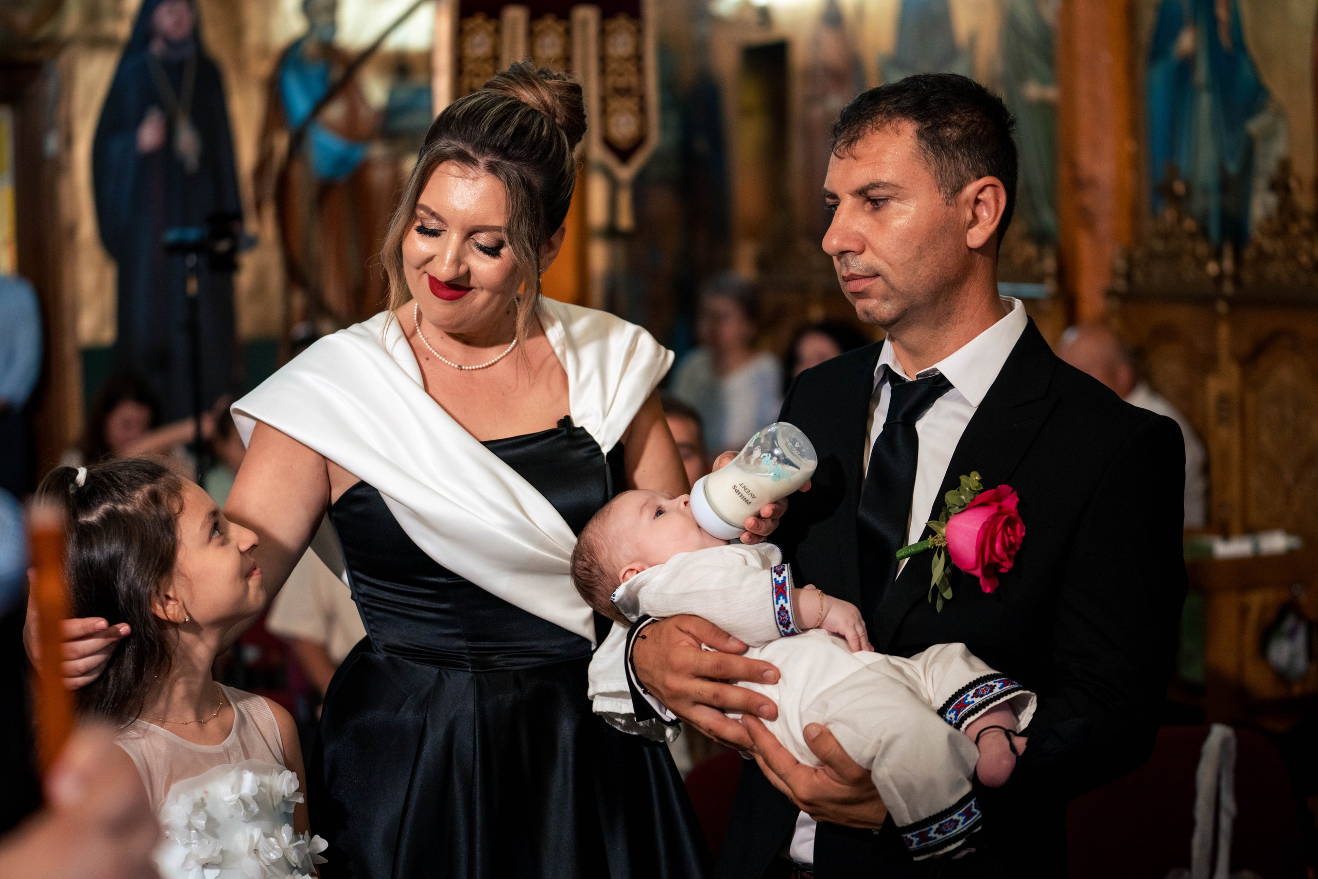 Andreea, Damian si Aris. Acasă