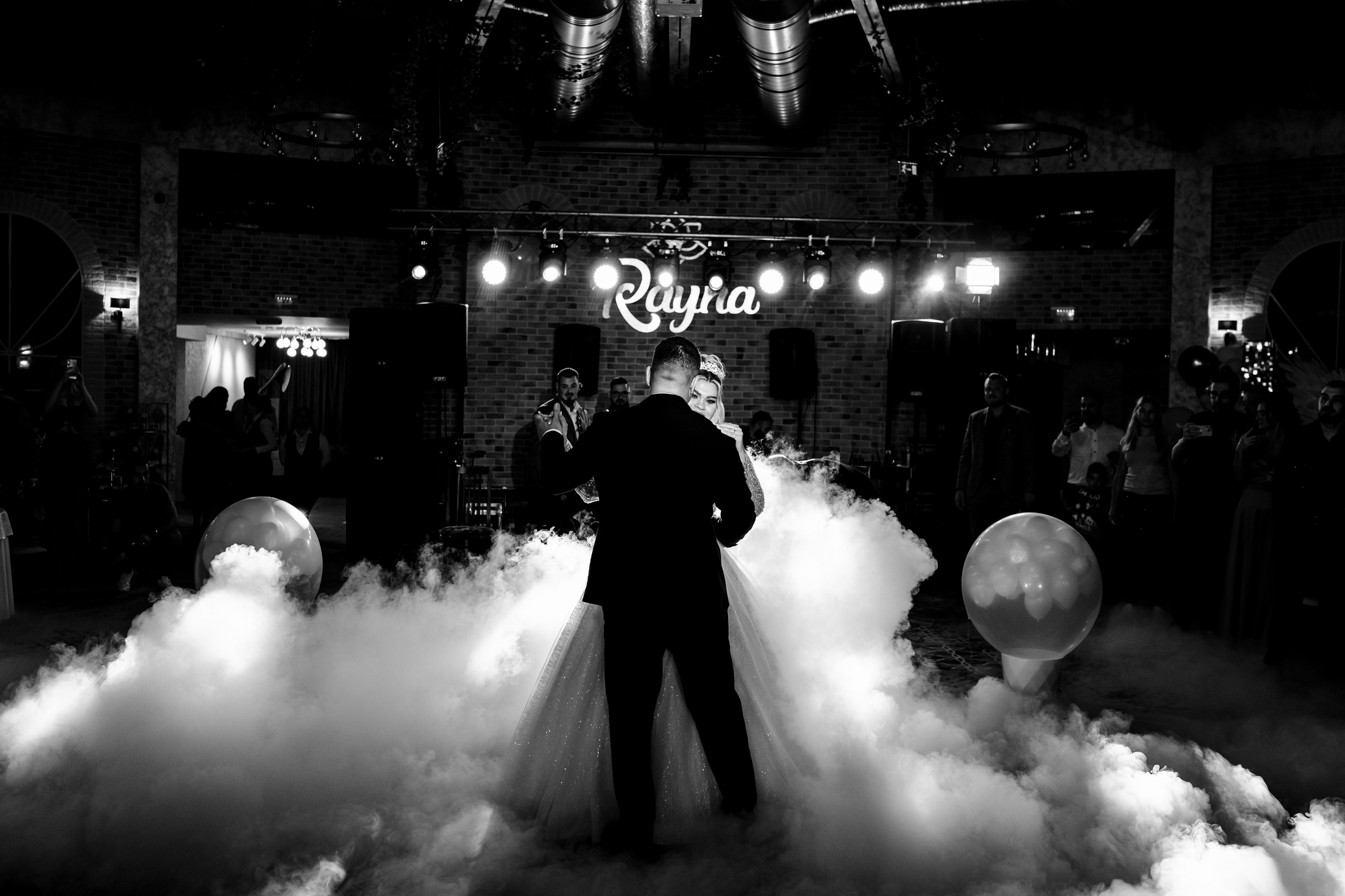 Andreea, Damian si Aris. Acasă