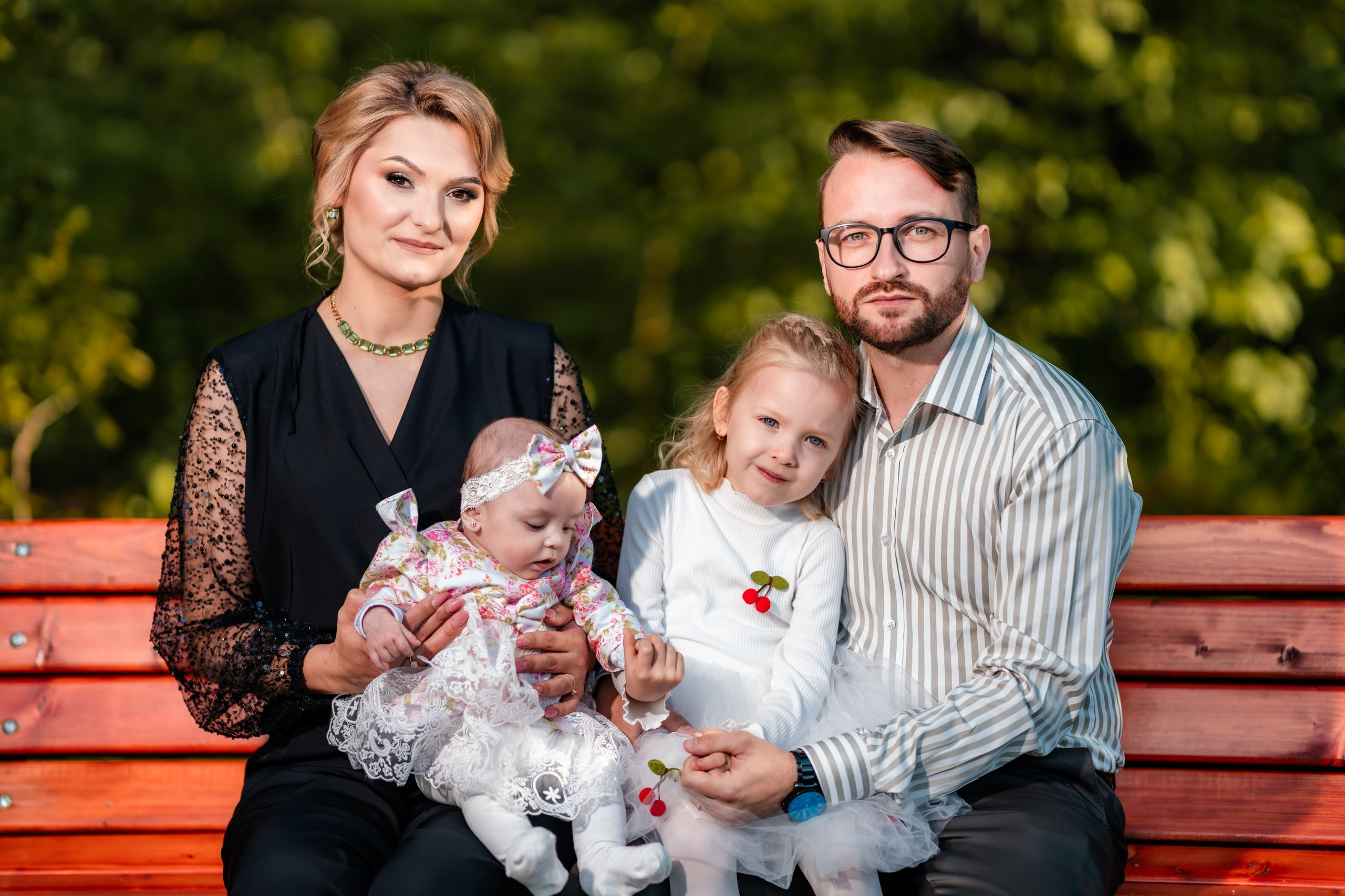 fotograf botez , fotografie botez Botoșani, fotograf Alin Chirilă, amintiri botez, fotografii botez, botez Miruna Parascheva, fotograf copii, fotografie botez în Botoșani-alt="botez , fotografie botez Alin Chirilă, amintiri botez, fotografii emoționante botez Botoșani"-- fotografii-botez-bebelus- amintiri-botez-micuț- moment-sfânt-crestinare- fotografie-emotionanta-botez- detalii-botez-bebelusi- parinti-fericiti-la-botez- fotograf-botez-profesionist- botez-in-biserica-ortodoxa- micuț-botezat-cu-emoție- zâmbete-și-lacrimi-la-botez- bebeluș-la-cristelniță- decor-botez-colorat- botez-cu-dragoste-și-credință- emotie-pura-la-botez- fotograf-botez-botosani- botez-iasi-suceava-fotograf- amintiri-nepretuite-botez-- Preotul ținându-l pe micuțul Mathias Gabriel la botez, în biserica Înălțarea Domnului, Copălău  - Detalii de la botezul lui Mathias – lumânare, trusou și icoană  - Familia lui Mathias Gabriel alături de micuț, în ziua botezului  - Portret emoționant cu mama și bebelușul în brațe, în biserică,fotograf profesionist evenimente Botoșani, Iași, Suceava, Fălticeni, Bacău, Pașcani, Roman - AlinoFotoStudio by Alin Chirilă - servicii foto nuntă, botez, cununie, ședințe foto creative, albume personalizate, fotografii emoționante și calitative pentru cele mai importante momente din viață,fotograf nuntă Botoșani Alin Chirilă,  ședință foto botez Iași - AlinoFotoStudio,  servicii fotograf profesionist evenimente Suceava,  fotograf cununie civilă Fălticeni - Alin Chirilă,  album foto nuntă personalizat Bacău.“Bebeluș botezat în biserică, ținut în brațe de nași”	•	“Detaliu cu lumânarea de botez decorată cu flori albe”	•	“Părinți emoționați alături de copilul lor la ceremonia de botez”	•	“Masa festivă de botez cu decor tematic și tort personalizat”	•	“Momentul în care preotul toarnă apă sfințită pe fruntea bebelușului”	“Bebeluș în rochie albă de botez, zâmbind în brațele mamei”	•	“Detaliu cu cruciulița de botez așezată pe o pernă de satin”	•	“Părinți și nași aprinzând lumânările în timpul ceremoniei de botez”	•	“Tort de botez decorat cu figurine tematice și numele copilului”	•	“Copil botezat dormind liniștit în pătuțul decorat festiv”	•	“Momentul în care preotul binecuvântează copilul în fața altarului”	•	“Invitați adunându-se în jurul mesei festive la petrecerea de botez”	•	“Bebeluș ținând în mână o jucărie personalizată primită la botez”	•	“Familie fericită pozând împreună după ceremonia de botez”	•	“Decor tematic cu baloane și flori la locația petrecerii de botez” fotograf Botoșani fotograf evenimente fotograf botez Alin Chirila fotograf alinofotostudio.fotograf botez Amelis Maria, fotografie botez Botoșani, fotograf Alin Chirilă, amintiri botez, fotografii botez, botez Amelis Maria, fotograf copii, fotografie botez în Botoșani,