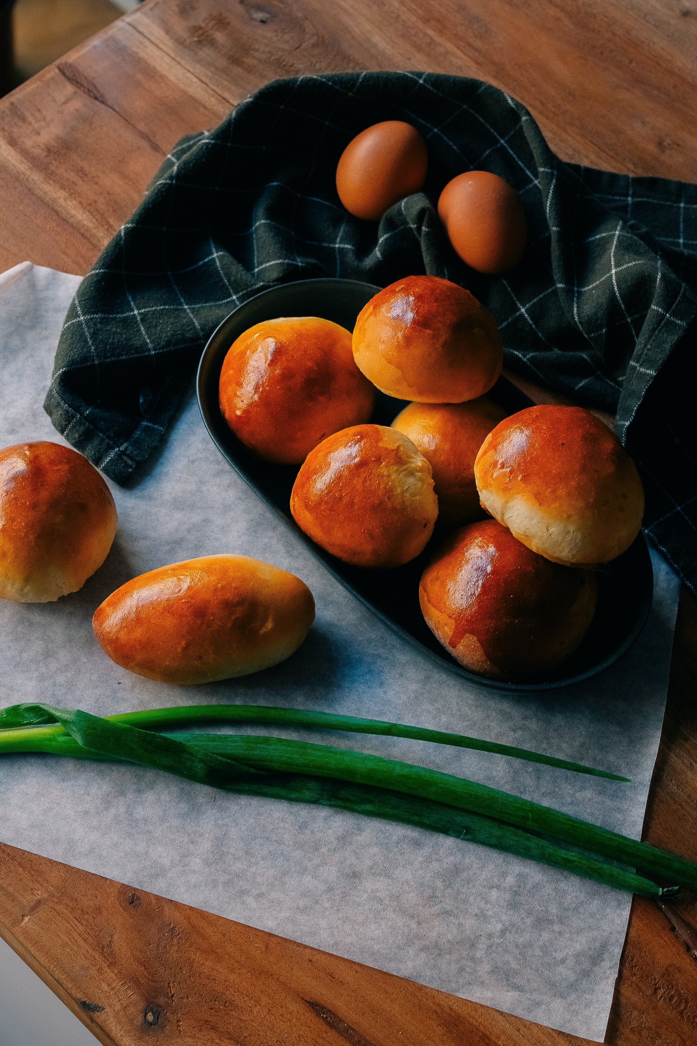 Pirozki caseiro com ovo e cebolinho. Maria Sher. Fotógrafa profissional do Porto, Portugal