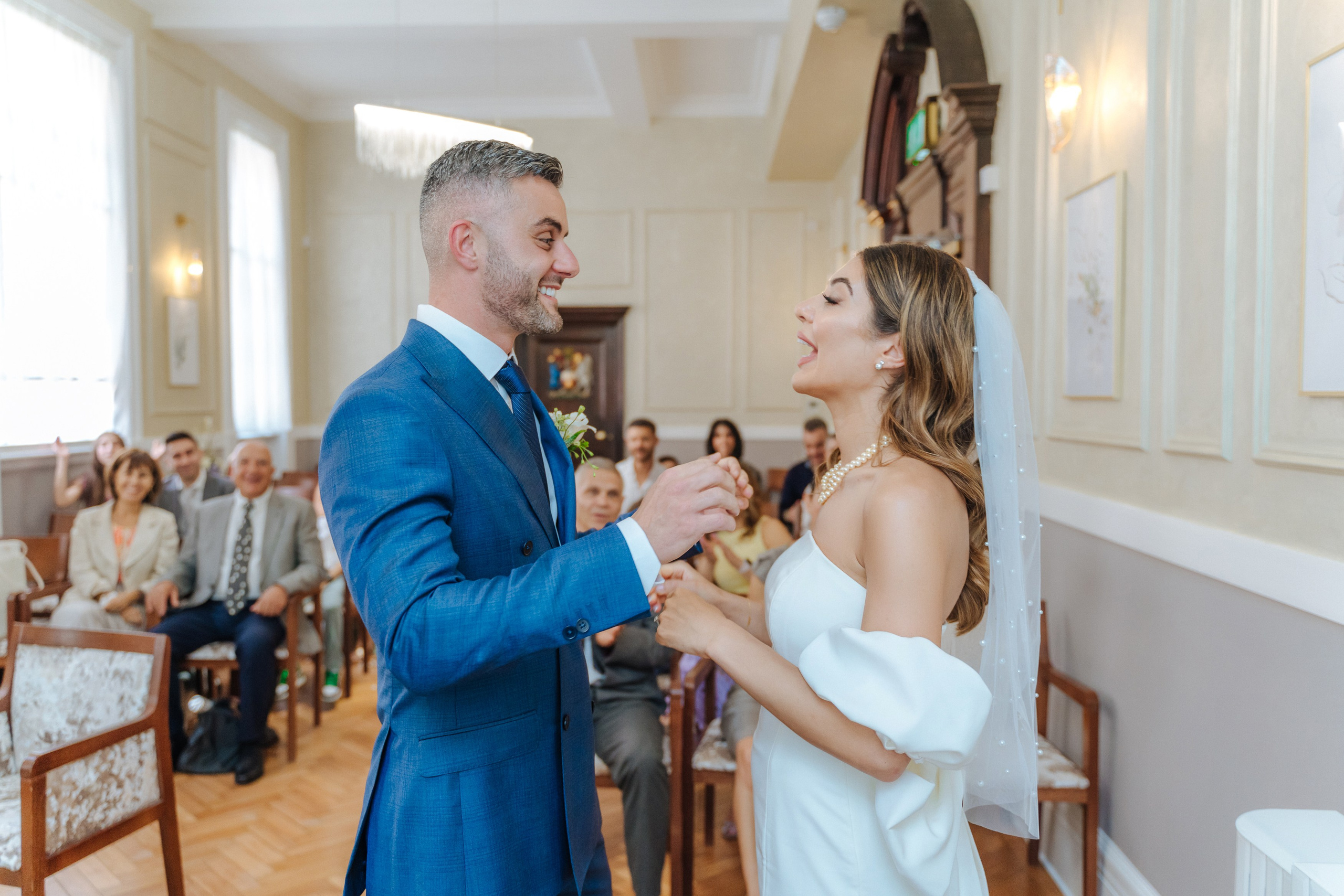 Civil ceremony at Chelsea Old Town Hall,  Wedding in Chelsea, Wedding in London,  wedding photographer in Chelsea, wedding photographer in London