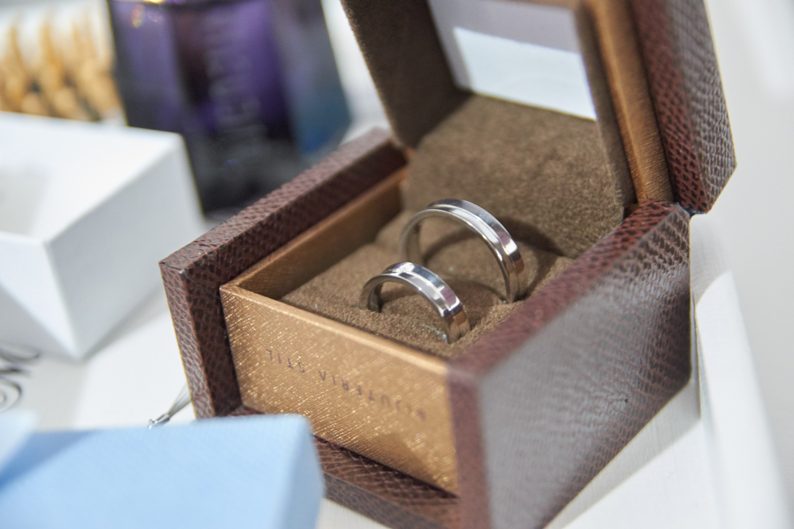 Cât ne costă nunta? Ghid complet pentru viitori miri, cost nunta, ce cheltuieli avem la nunta, cat costa dj, cat costa buchetul de mireasa, cost buchet nasa, cost formatie, cost band, cost saxofon, cost fotograf nunta, cost videograf nunta, cost salon de nunta