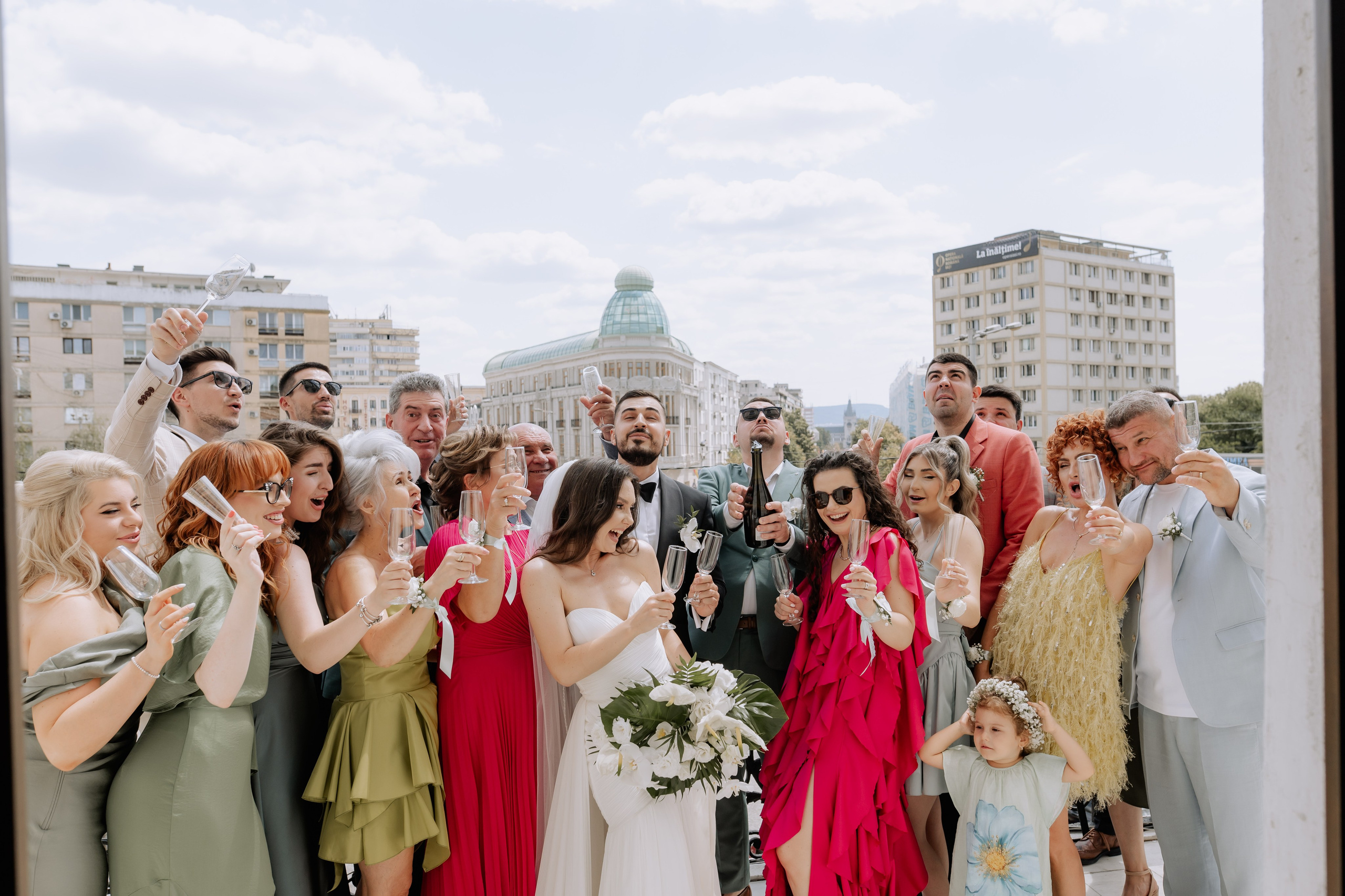 Cununie civila in aer liber , artificii de zi colorate , decor nunta , nunta la Hotel Traian. Proud Vision Weddings | Wedding Photography & Film — Servicii profesionale Foto Video Nunta Iasi