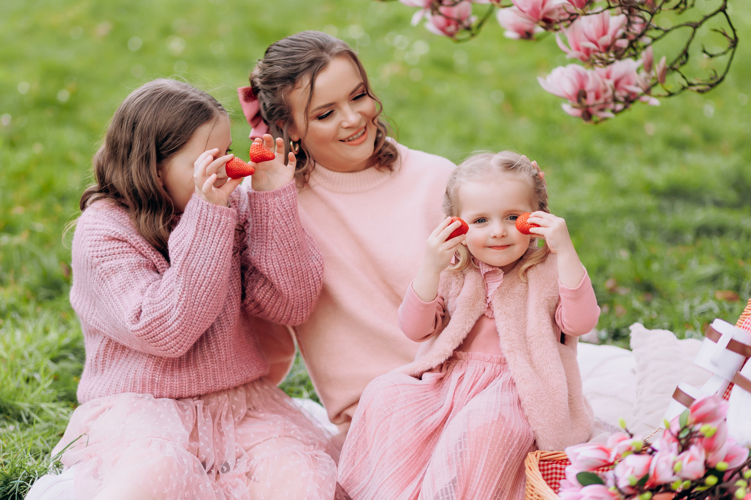 Tatiana, Alisa, Daria. Wedding and Family Photograph
