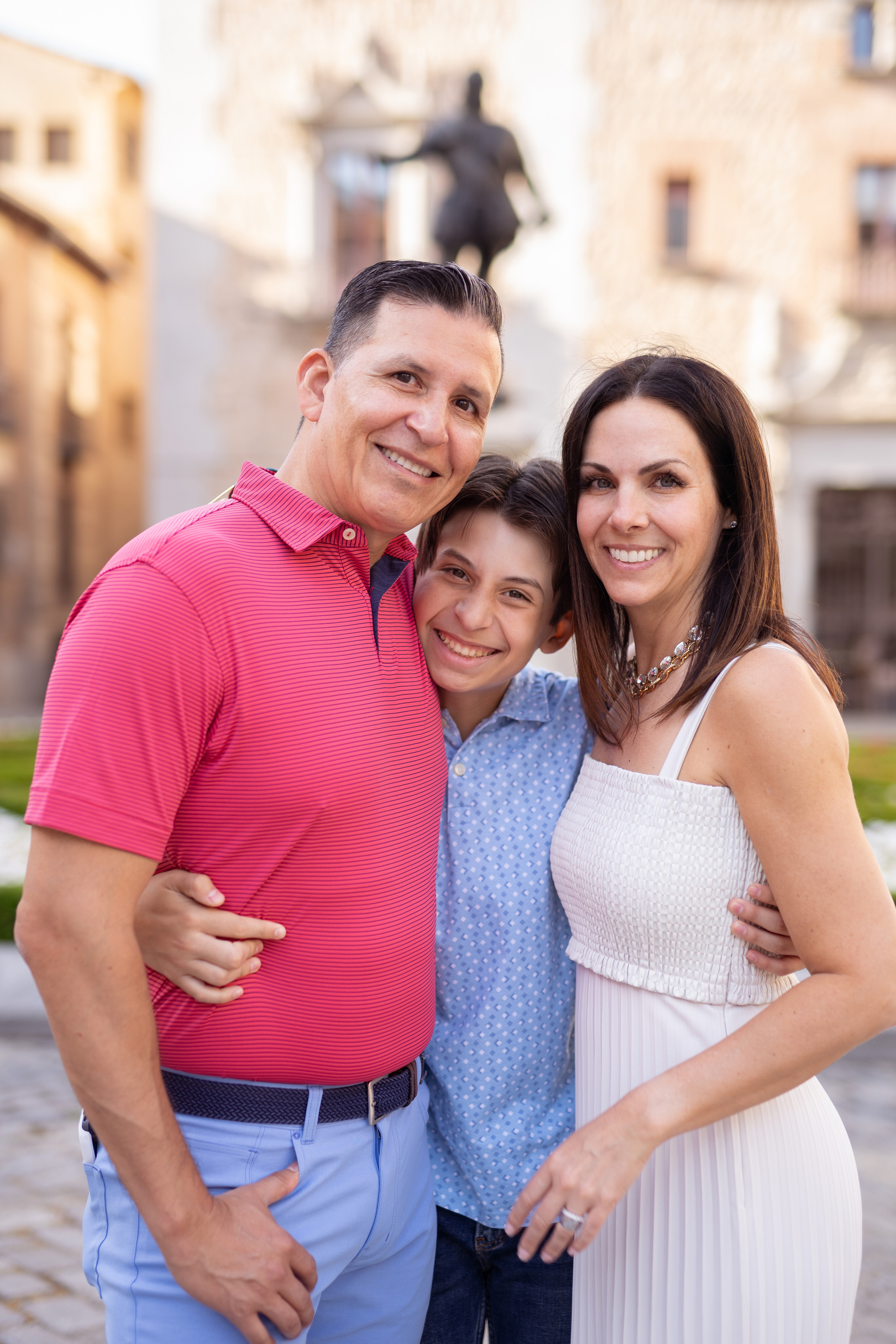 Tourist family photo shooting in Madrid. Photographer in Madrid, Spain. Alyona Belyaninova
