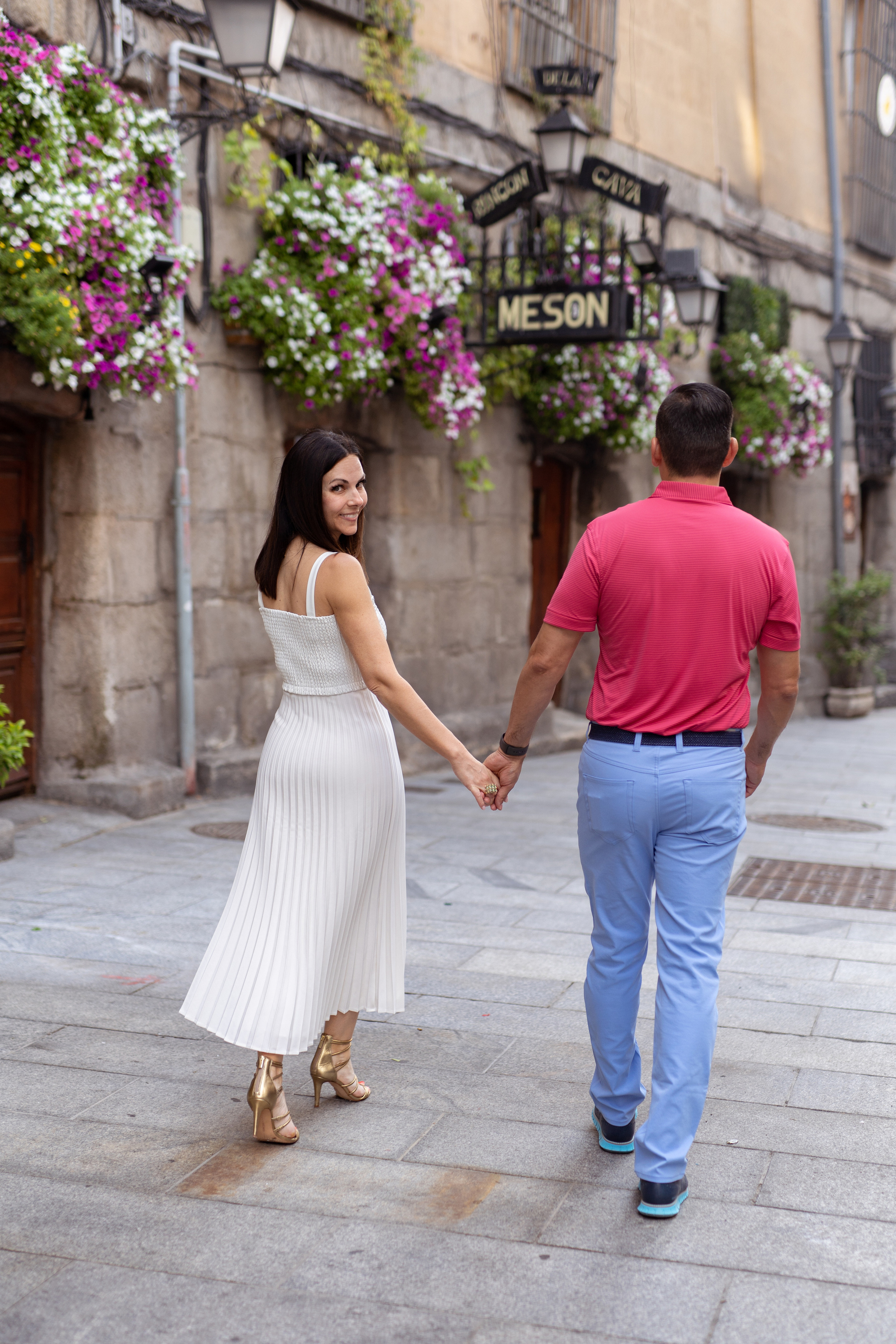 Tourist family photo shooting in Madrid. Photographer in Madrid, Spain. Alyona Belyaninova