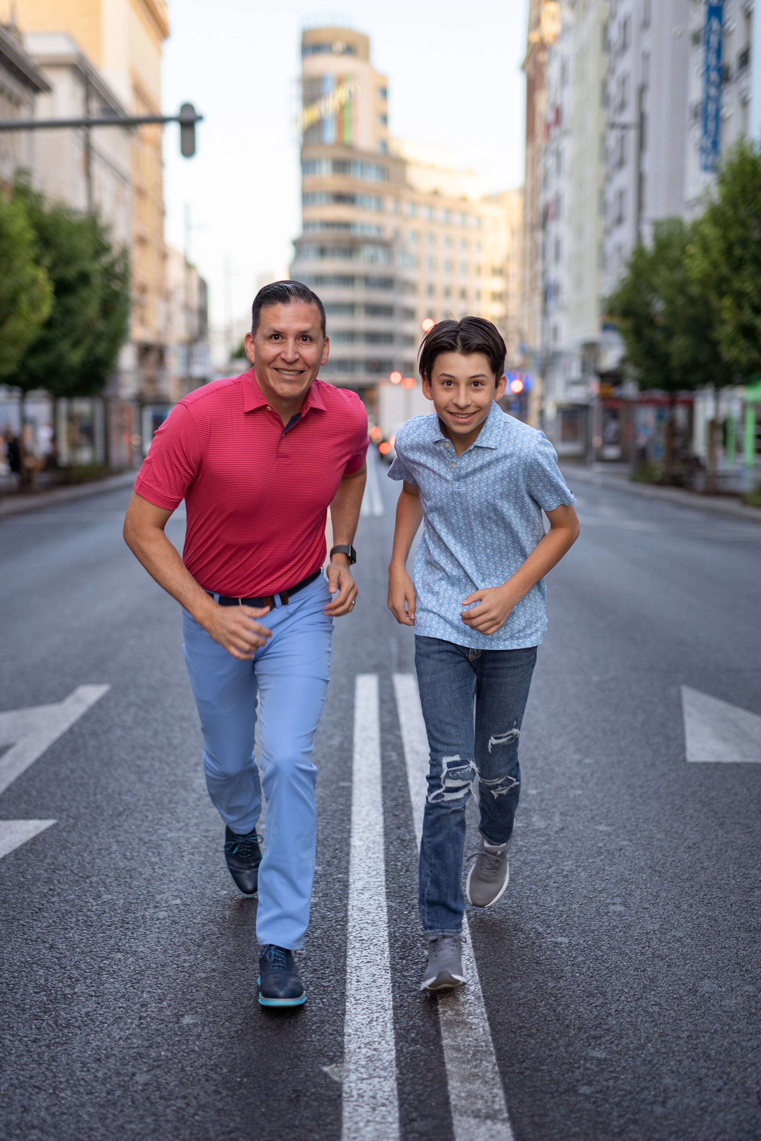 Tourist family photo shooting in Madrid. Photographer in Madrid, Spain. Alyona Belyaninova