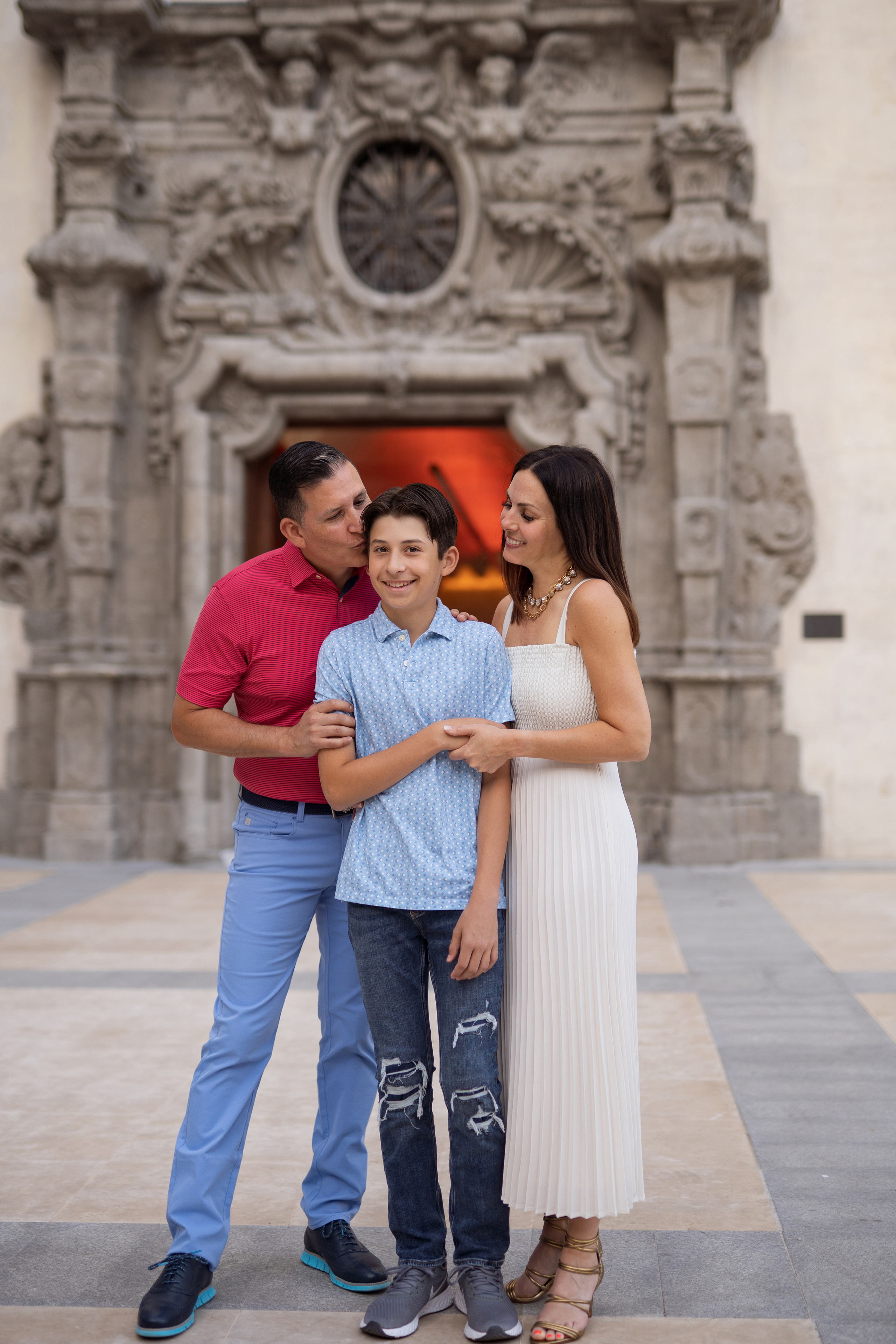 Tourist family photo shooting in Madrid. Photographer in Madrid, Spain. Alyona Belyaninova