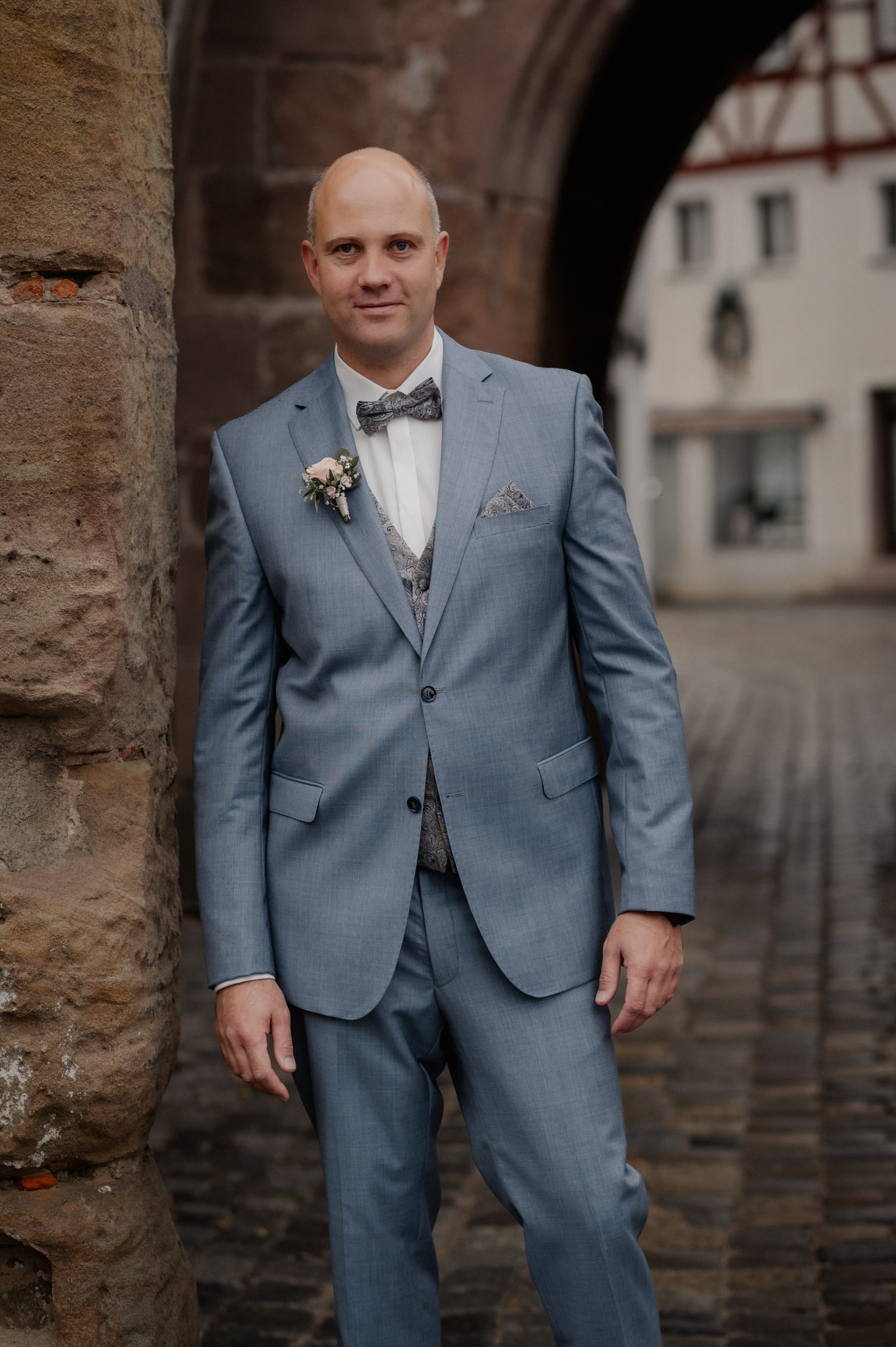 PRE-WEDDING IN WOLFRAMS-ESCHENBACH. Photographer in Nuremberg Irina Mehnert from Ansbach