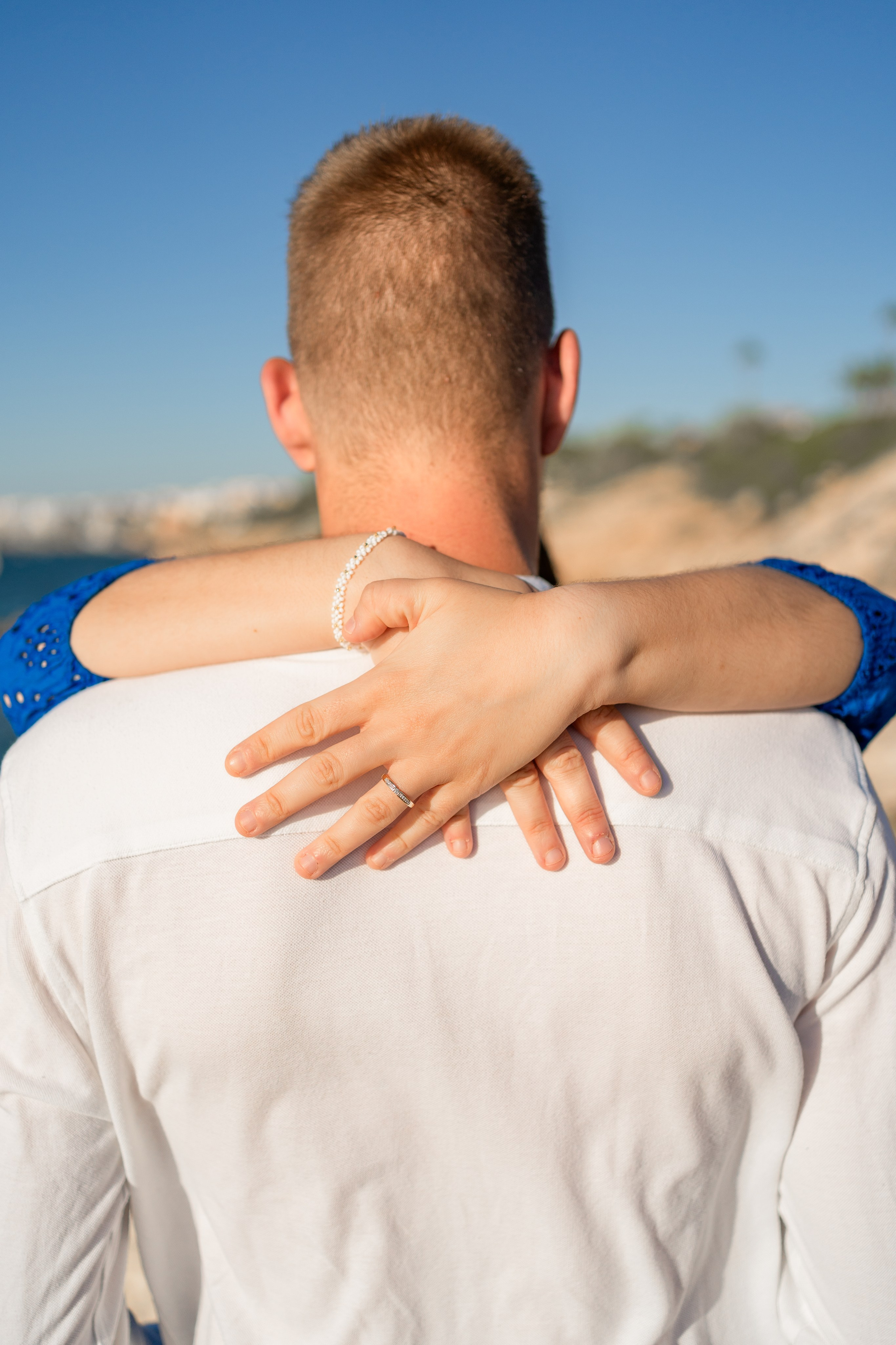 Romantischer Heiratsantrag auf Mallorca – Überraschung am Meer. Deine Fotografin auf Mallorca für Familien und Business