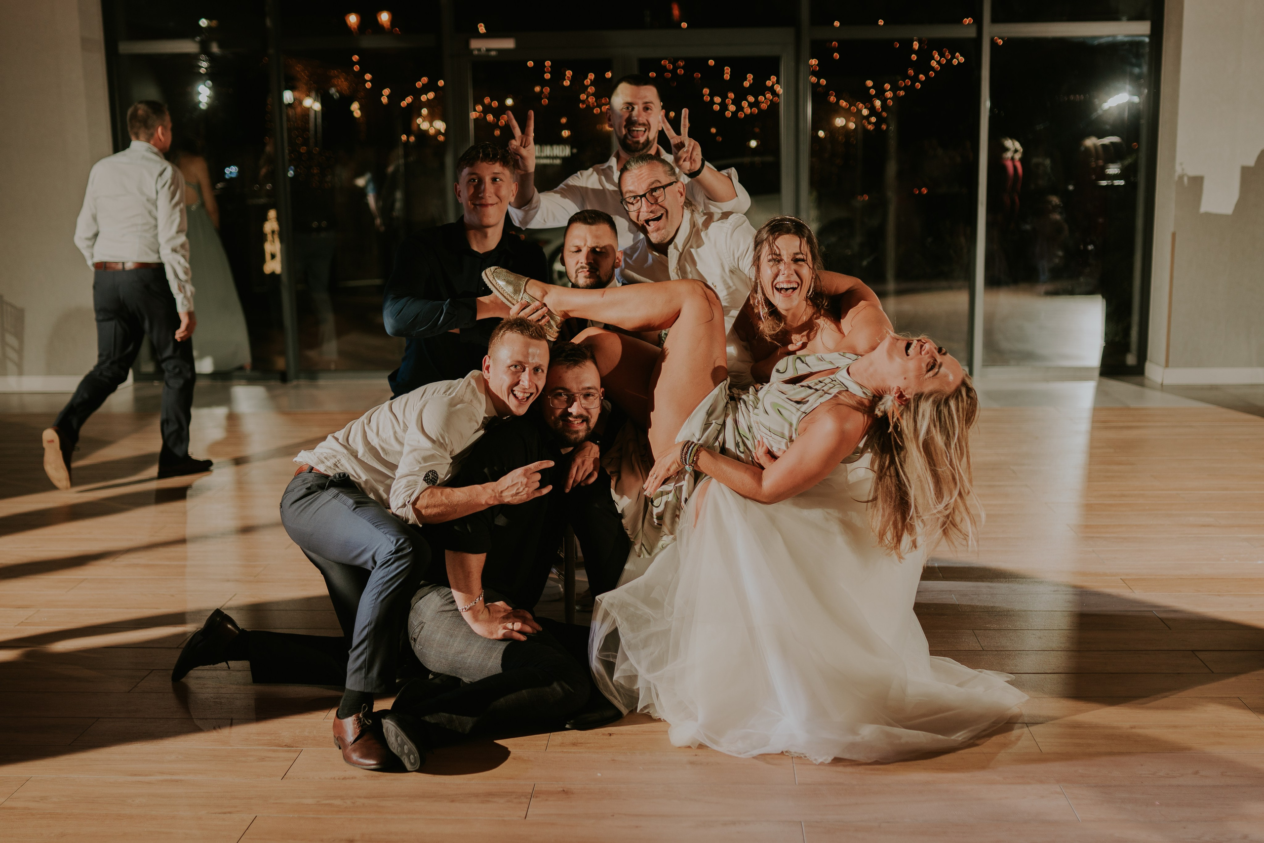 Sala Koralowa w Jaworzu: Opowieść o ślubie Nikoli i Kacpra. Karkowskafoto - fotografia miłości