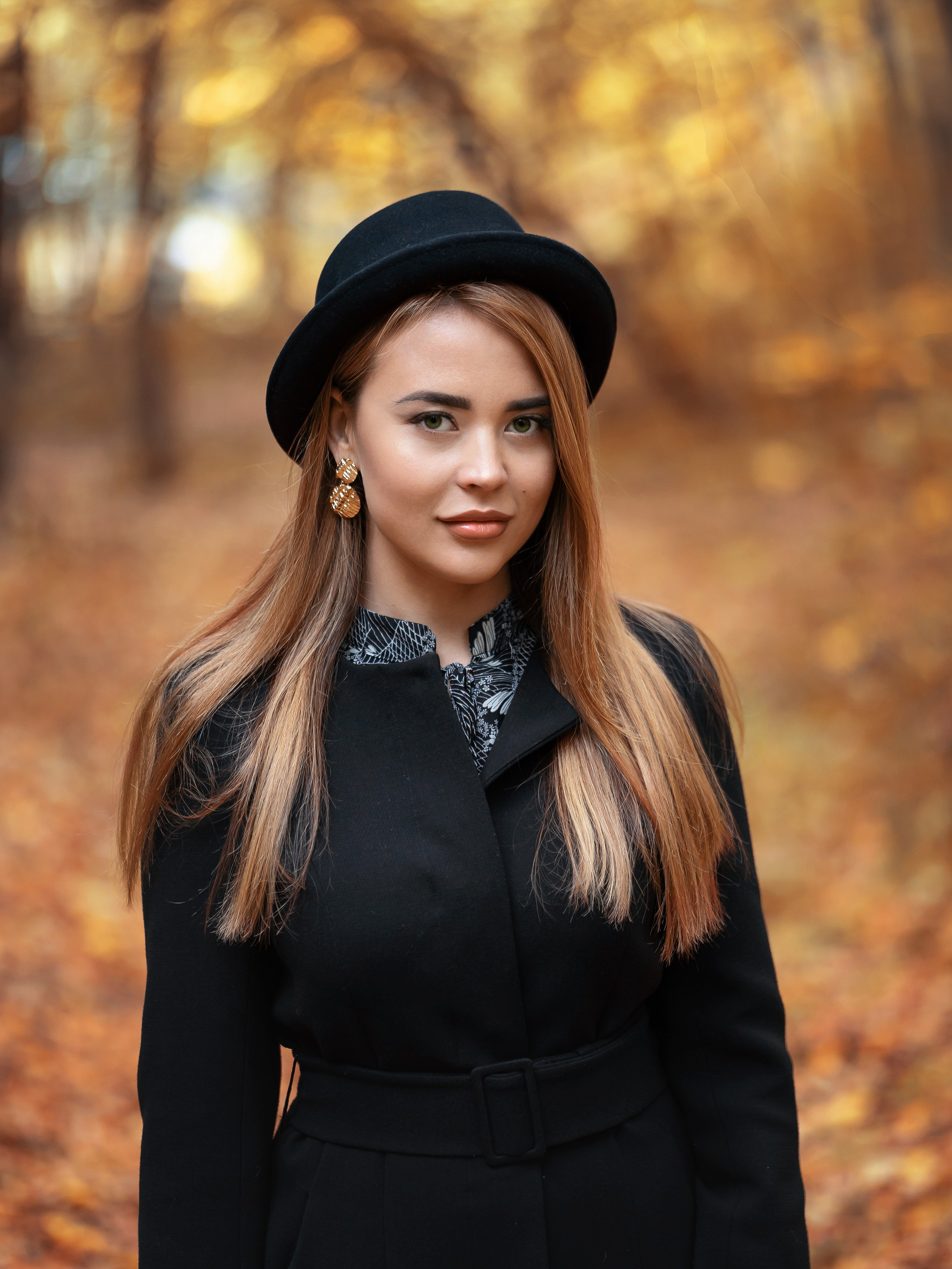 Retrato femenino en Madrid — belleza auténtica con luz natural Asesoría de estilismo, poses y localización. Imágenes elegantes y atemporales. Fotógrafa en Madrid | Retratos femeninos, familia y sesiones con caballos – Anna Maruleva