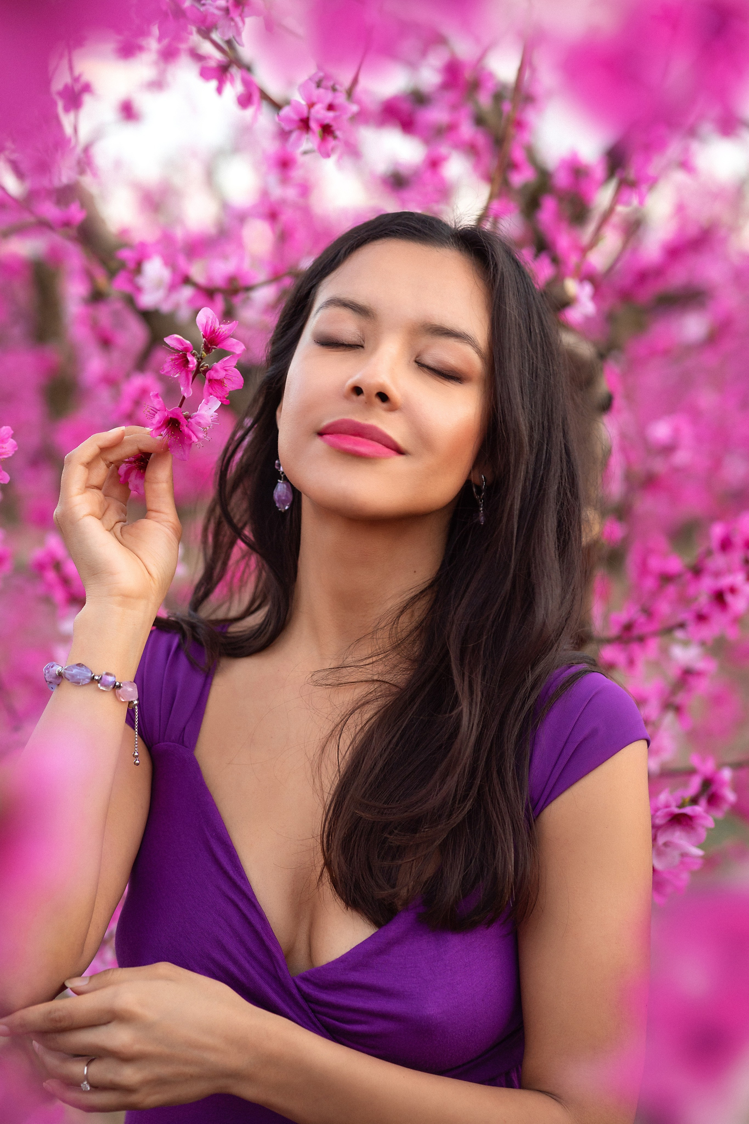 Retrato femenino en Madrid — belleza auténtica con luz natural Asesoría de estilismo, poses y localización. Imágenes elegantes y atemporales. Fotógrafa en Madrid | Retratos femeninos, familia y sesiones con caballos – Anna Maruleva