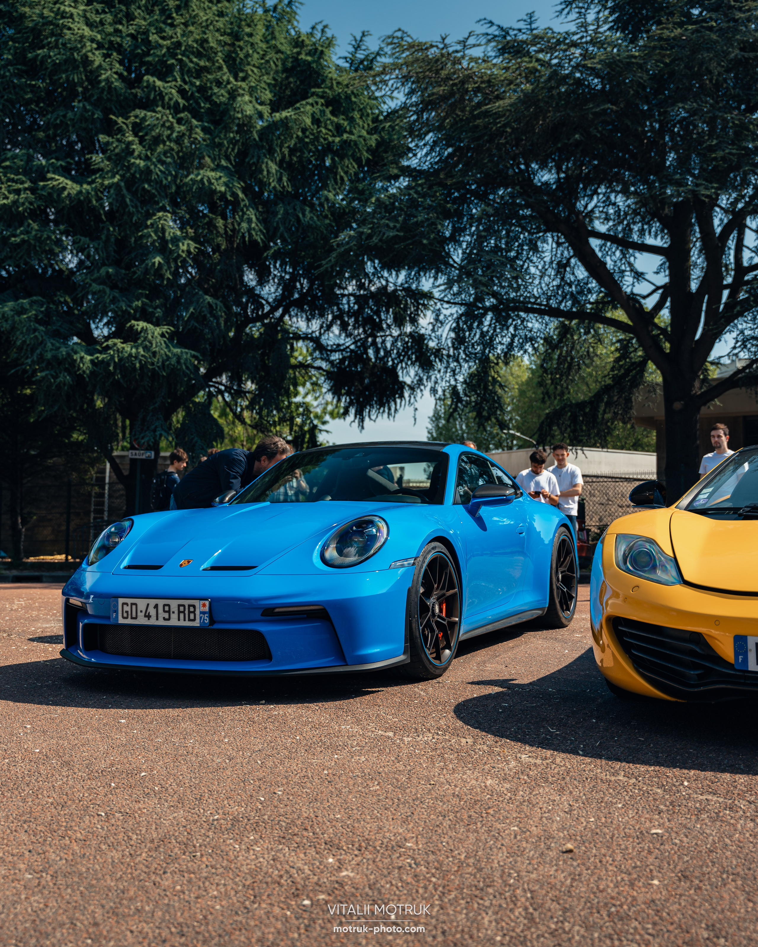 Rassemblement Auteuil 20 mai 2024. Photographe de voitures à Paris — Vitalii Motruk