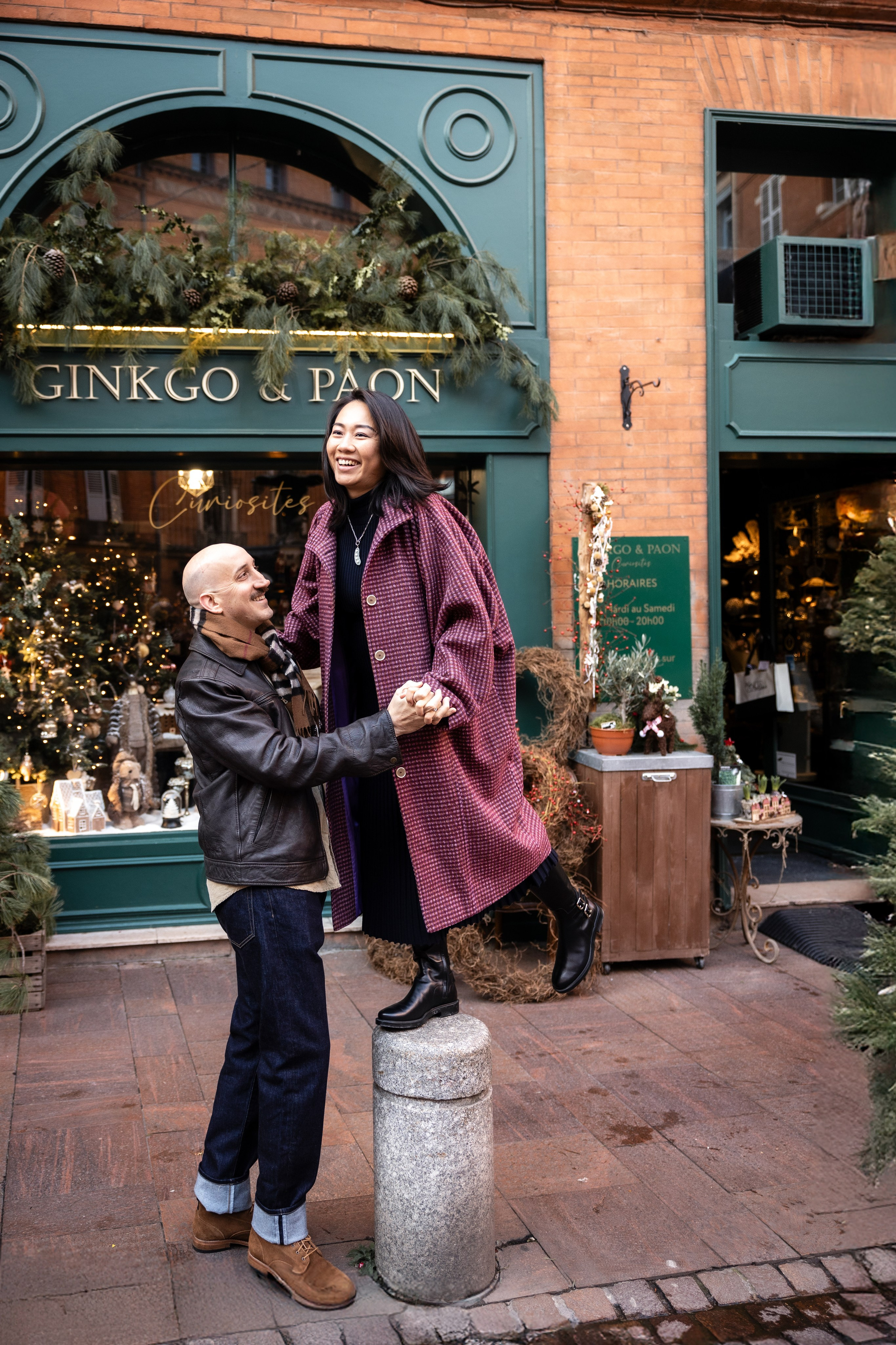 Christmas maternity photo session in Toulouse. Eugenie Smirnova — wedding, corporate and lifestyle photographer in Toulouse and Southwest France