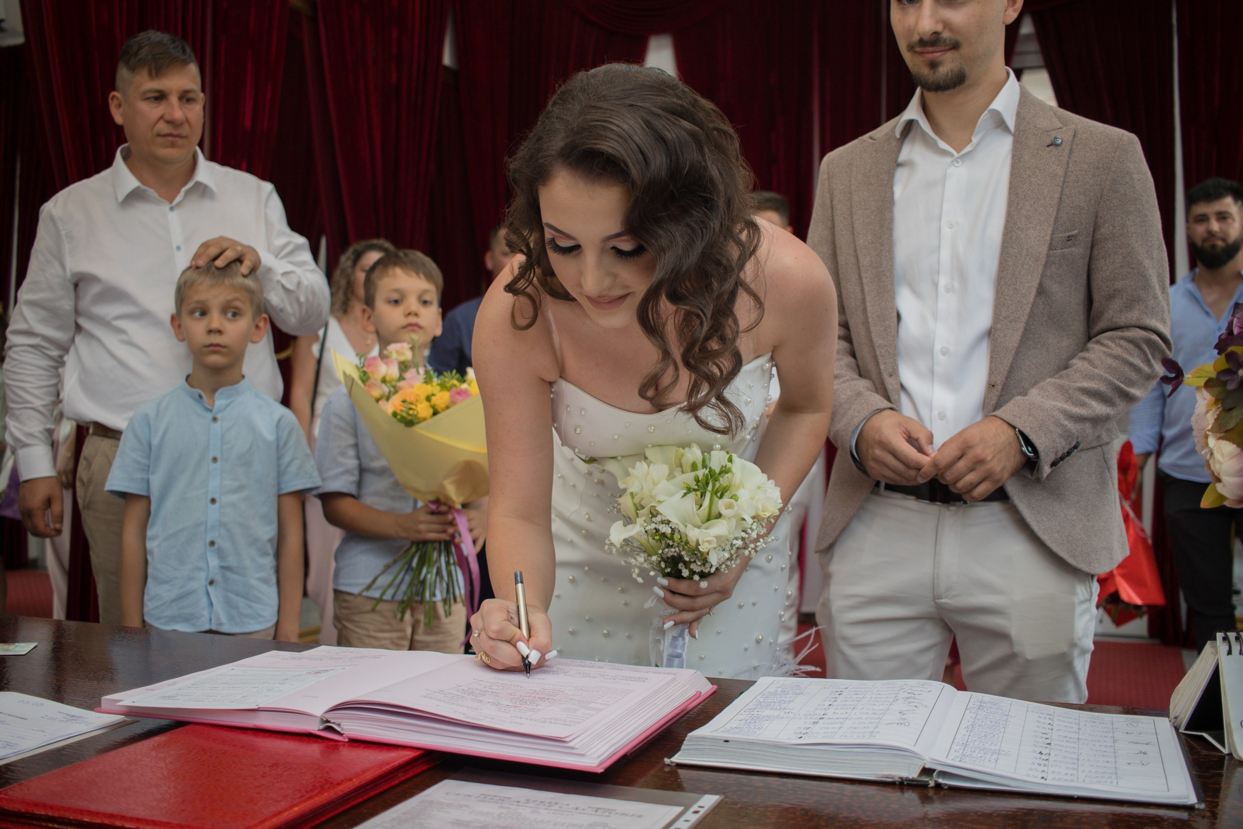 Ana & Mihai. Fotograf si videograf — evenimente si studio