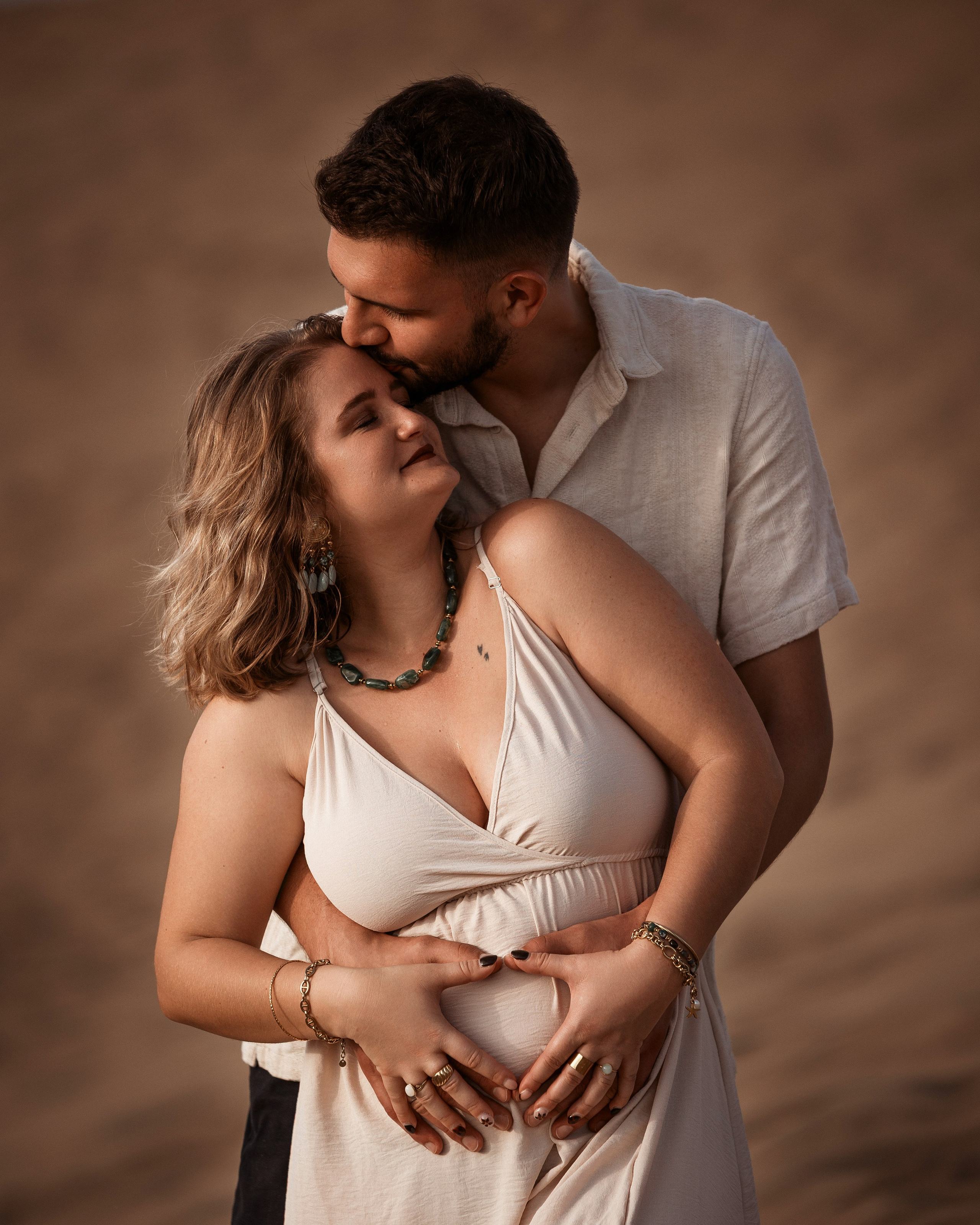 Pregnat photo on Maspalomas Beach - book you photoshoot