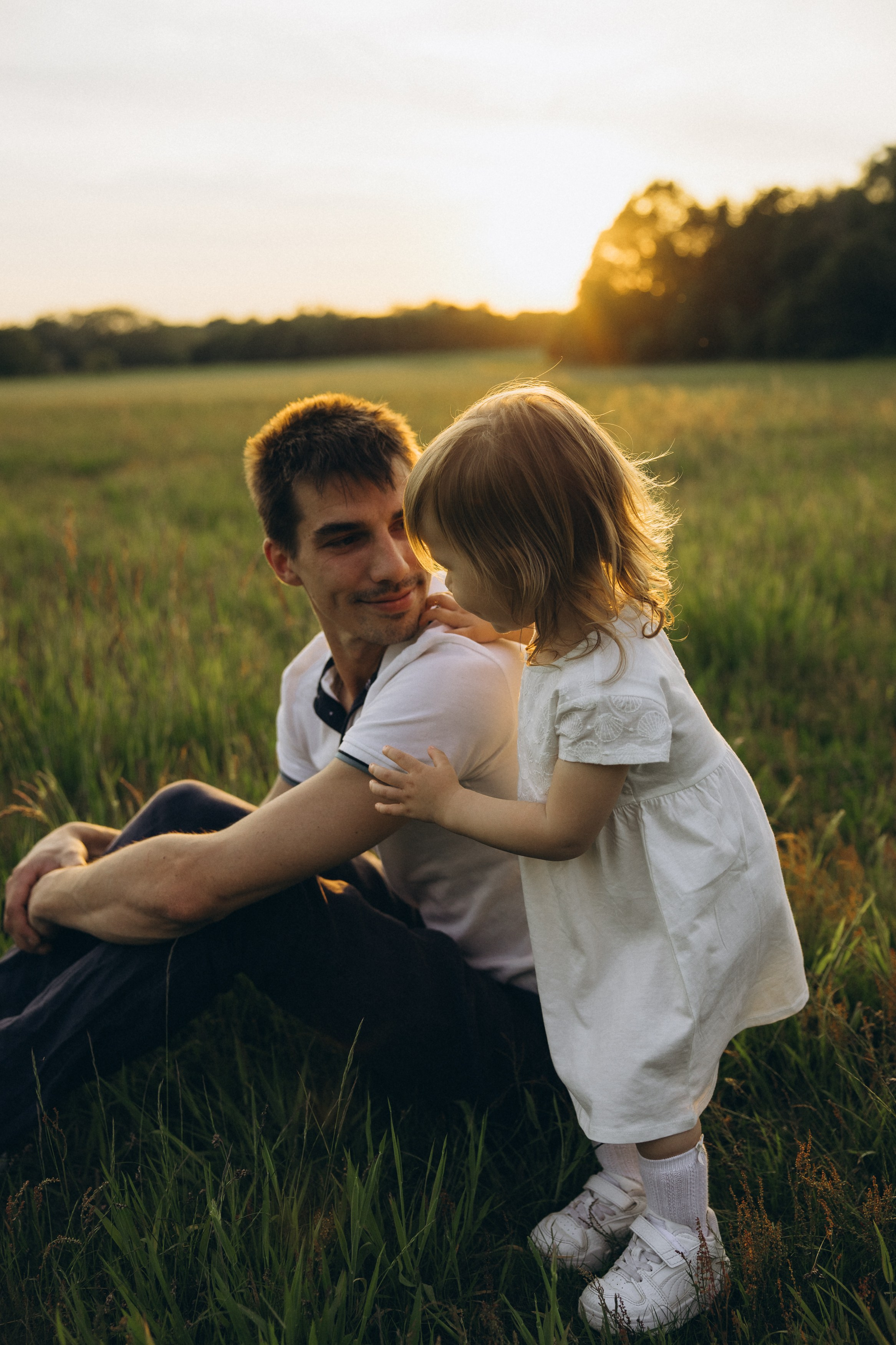 Familienshooting bei Sonnenuntergang. Familien & Hochzeitfotografin Nadja Holzmann