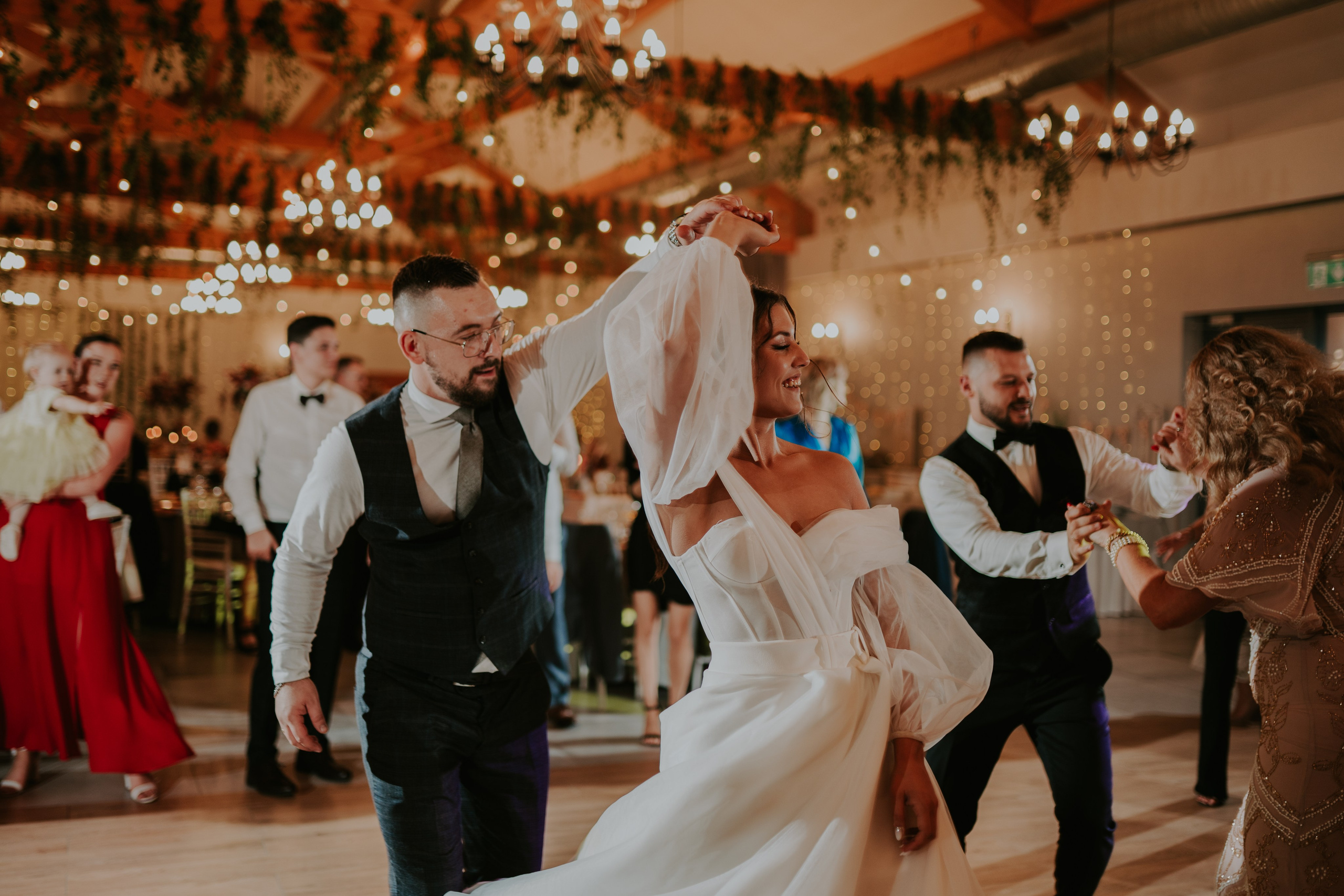 Sala Koralowa w Jaworzu: Opowieść o ślubie Nikoli i Kacpra. Karkowskafoto - fotografia miłości