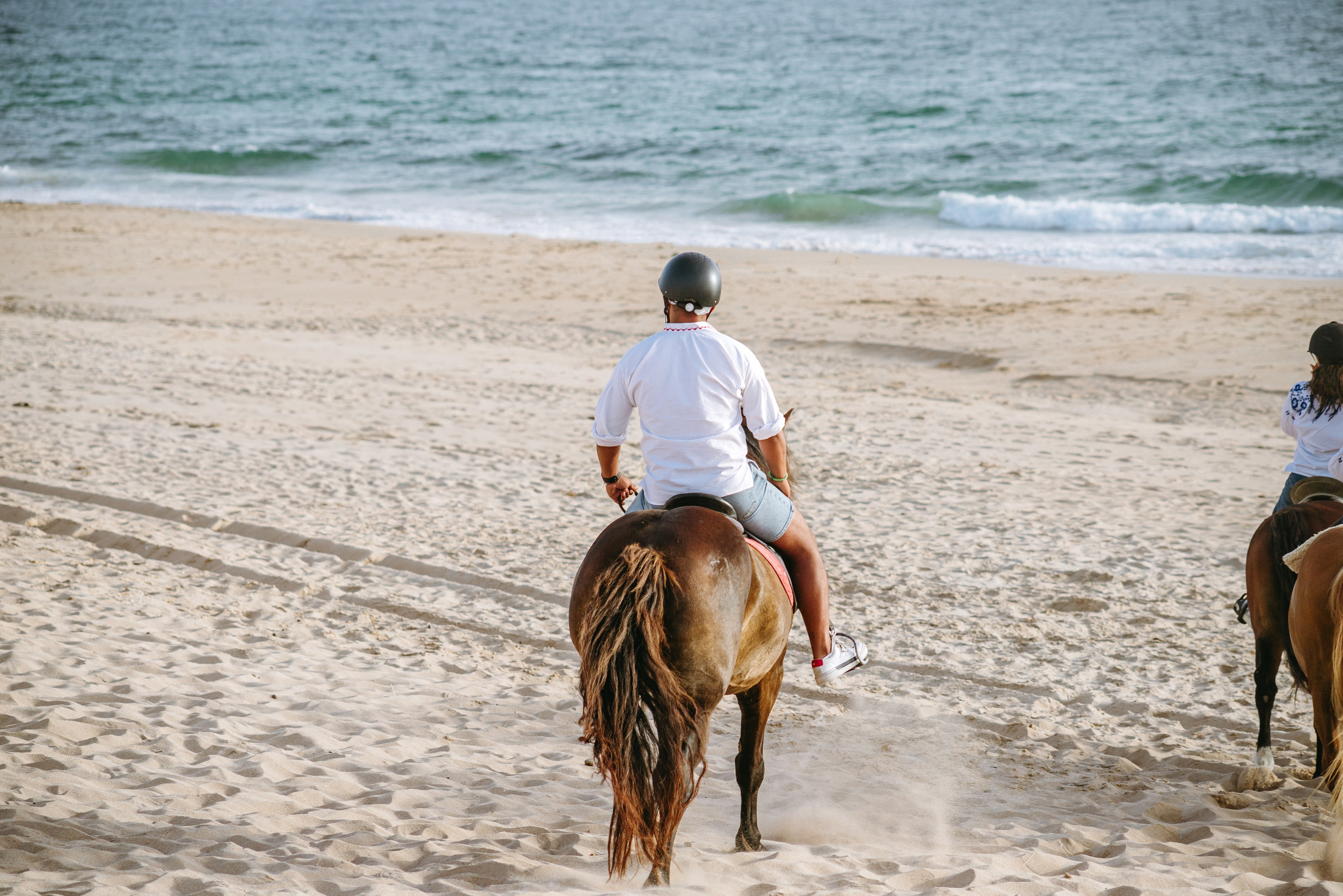 Marlene & Tiago com filhos. Passeios a Cavalo na Praia Peniche | Eco Salgados Agroturismo