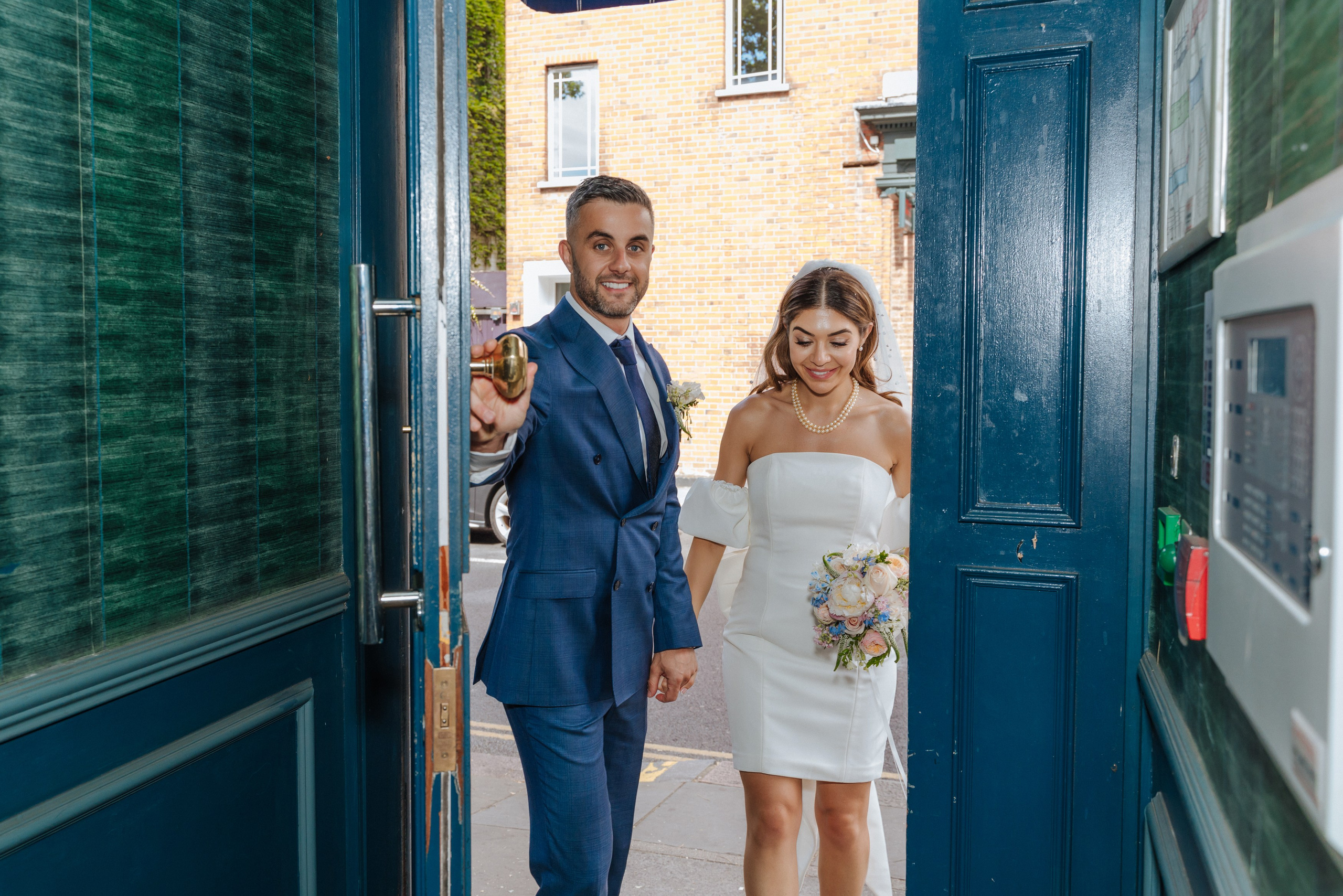 Civil ceremony at Chelsea Old Town Hall,  Wedding in Chelsea, Wedding in London,  wedding photographer in Chelsea, wedding photographer in London