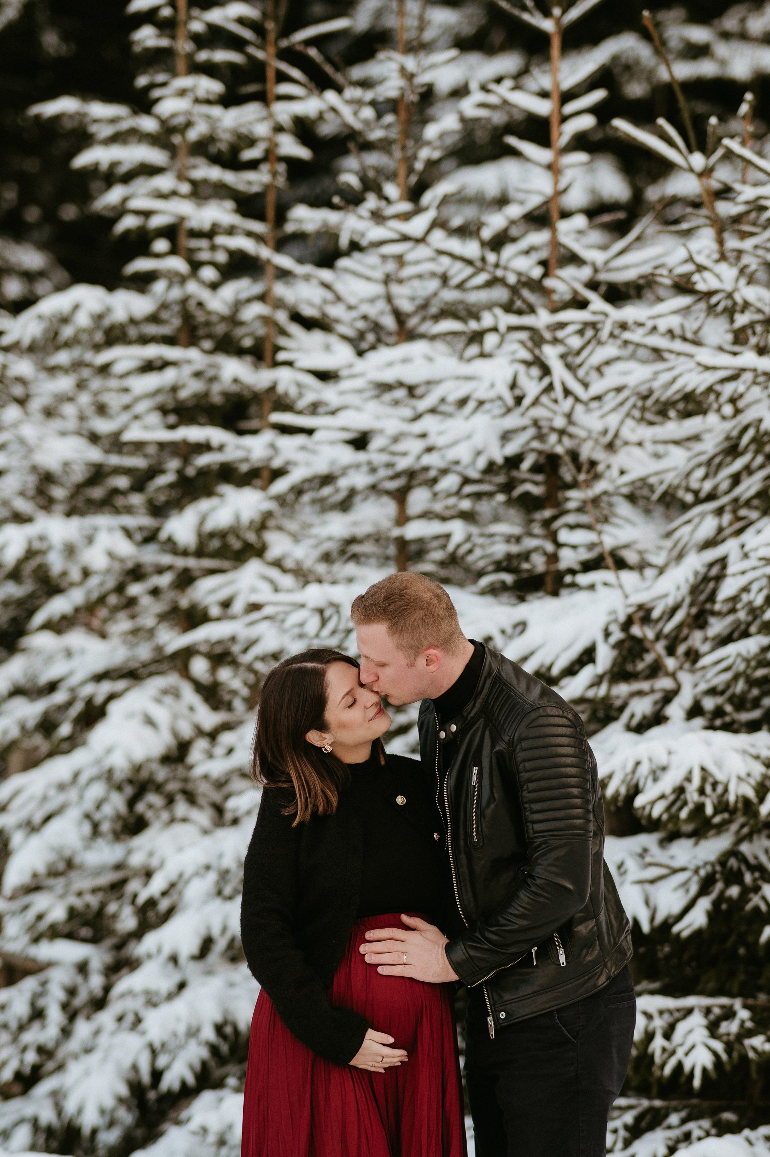 Ședință Foto de Familie la Munte – Fotografii de Iarnă în Lupcina. Valentin Melen - fotograf de nunta 🤍