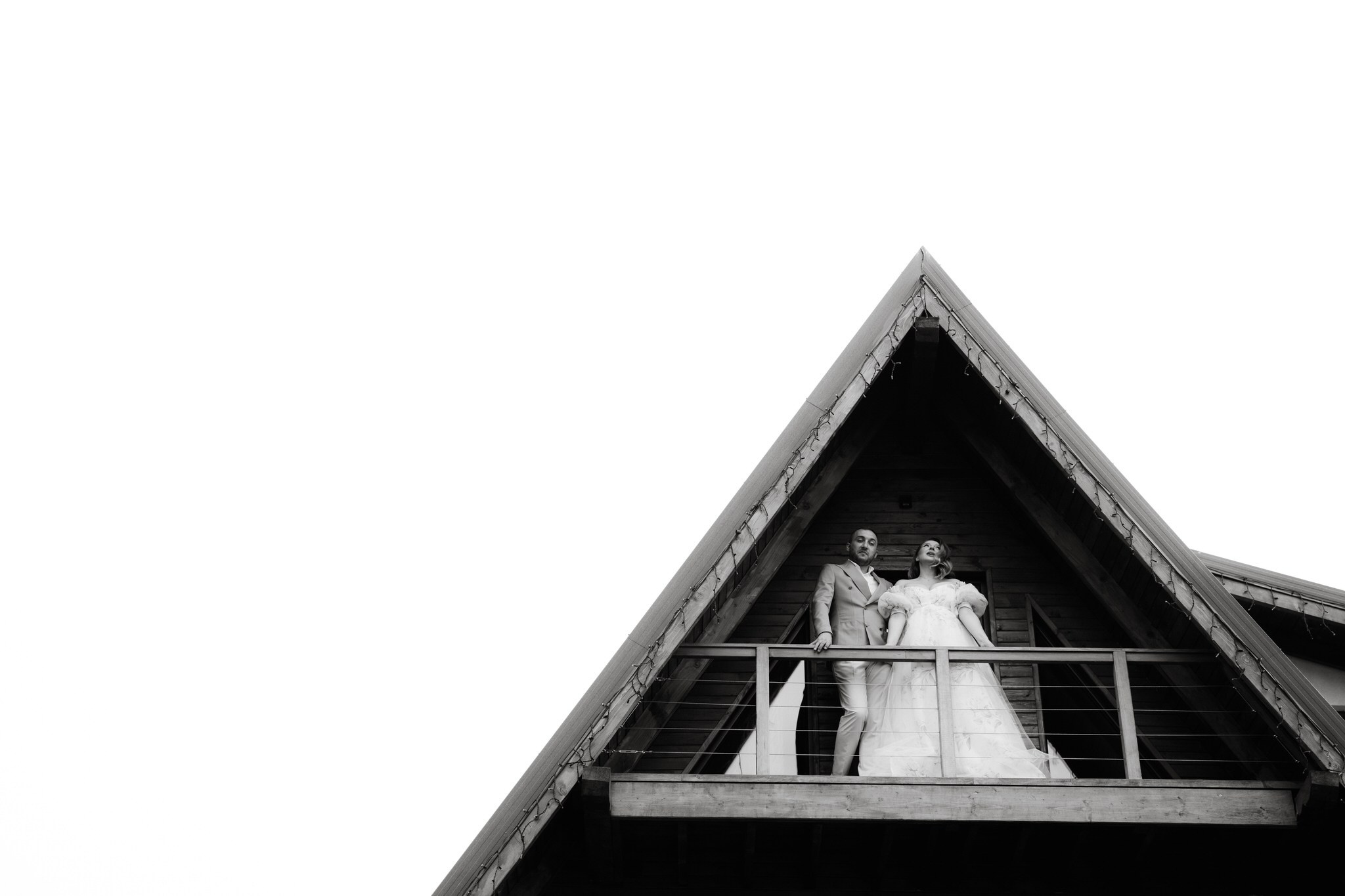 Fotograf profesionist de nuntă. Cu o abordare creativă și tehnici unice, spunem povestea voastră prin imagini pline de iubire și naturalețe. Descoperă arta fotografiei de nuntă . Fotograf Iasi, fotograf de nunta Suceava. Fotografii de nuntă. Pachet fotografii de nuntă. Fotograf Iasi, fotograf Suceava, fotograf Botosani, fotograf Romania. Servicii foto nuntă. Servicii foto-video.