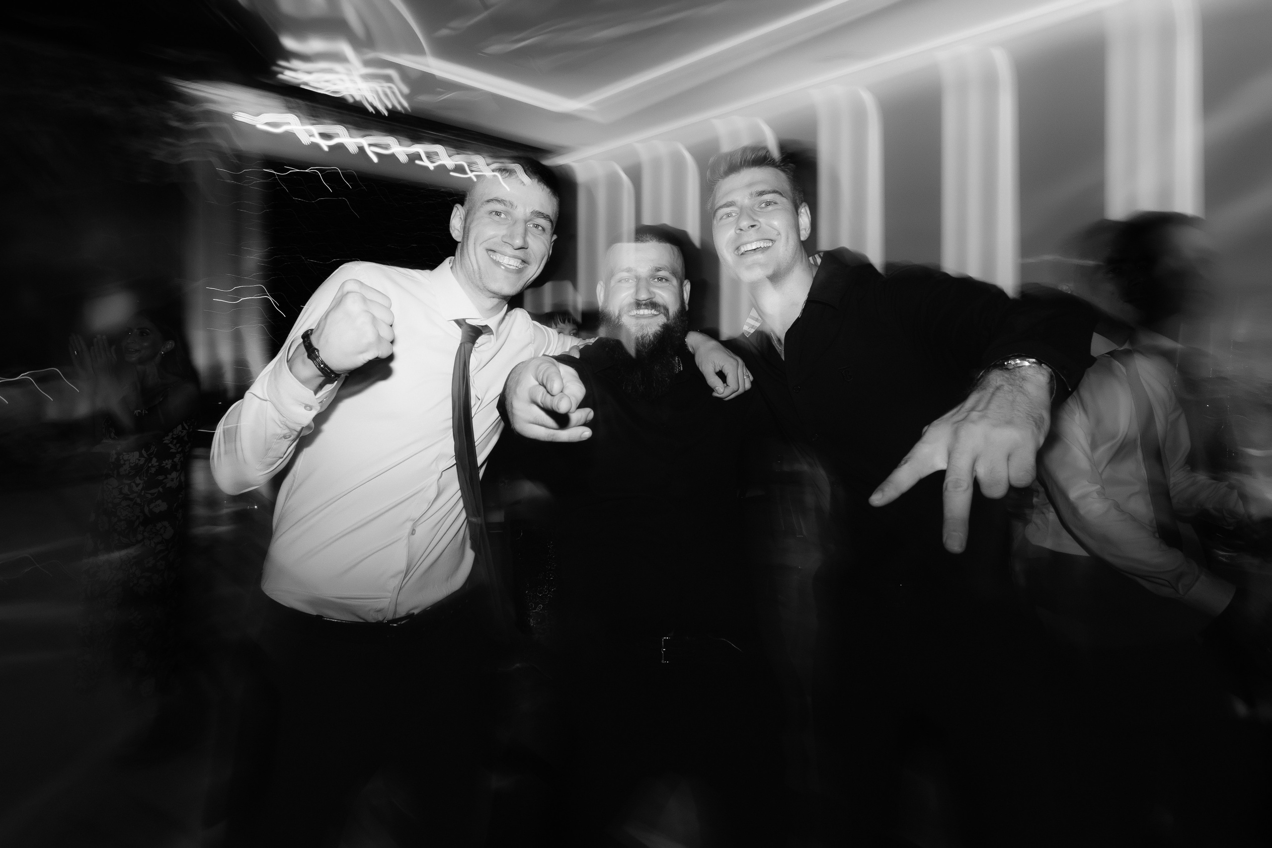 Atingerea e Dragoste. Servicii Foto Video în Chișinău și Europa ID-Brothers