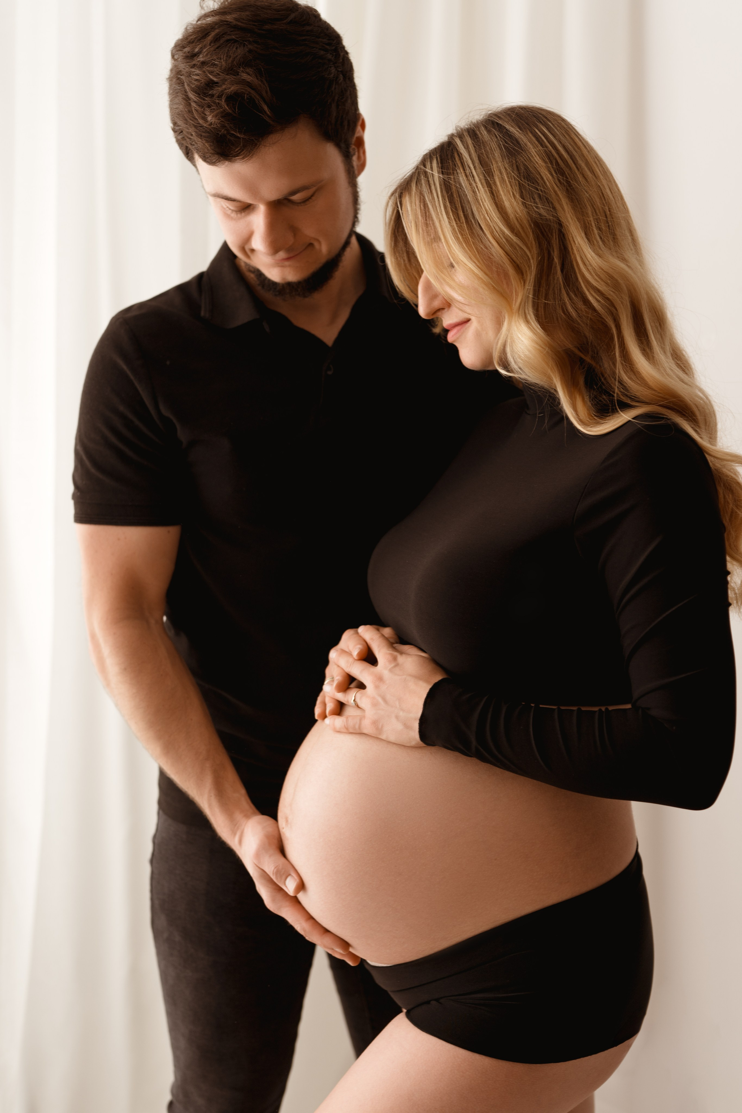 Naturalna, wyjątkowa, delikatna sesja ciążowa w Łodzi. Fotograf Łódź - sesja ciążowa, noworodkowa, dziecięca. Studio w Łodzi