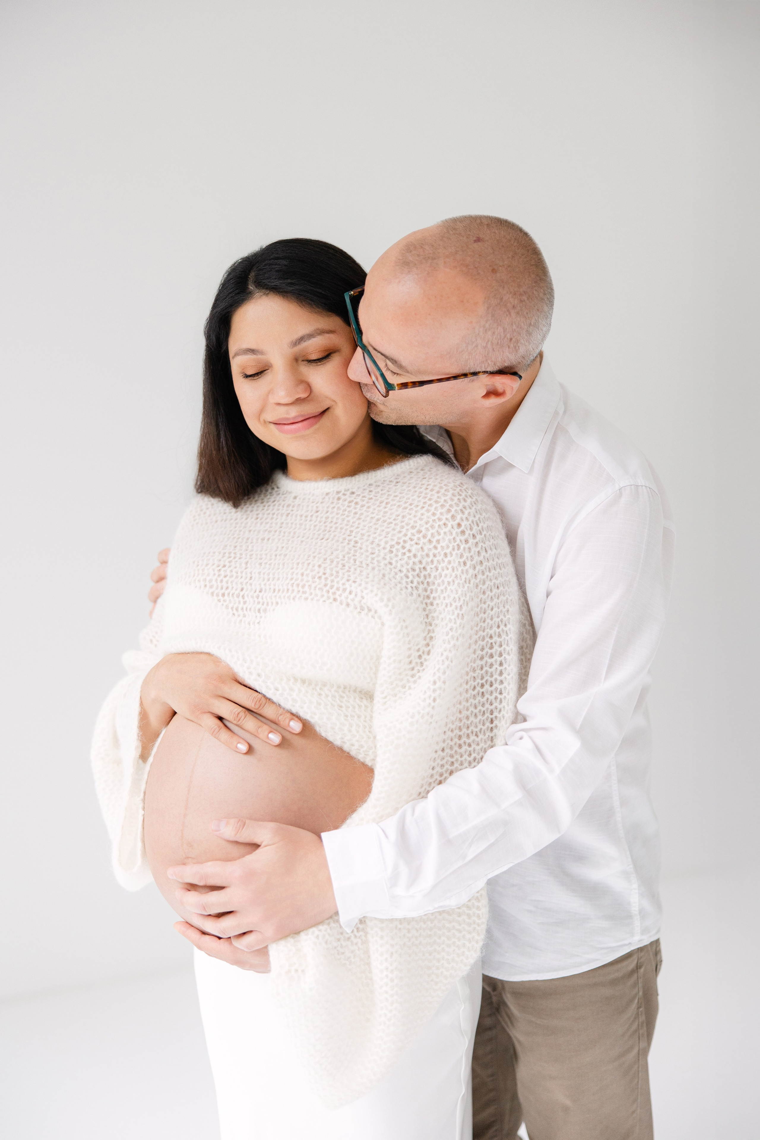 Zeitlose und moderne Schwangerschaftsfotografie in Zürich & Uster — natürlich, unkompliziert und ohne Kitsch. Wedding and Family Photographer Switzerland and Italy. Valeria Diaz