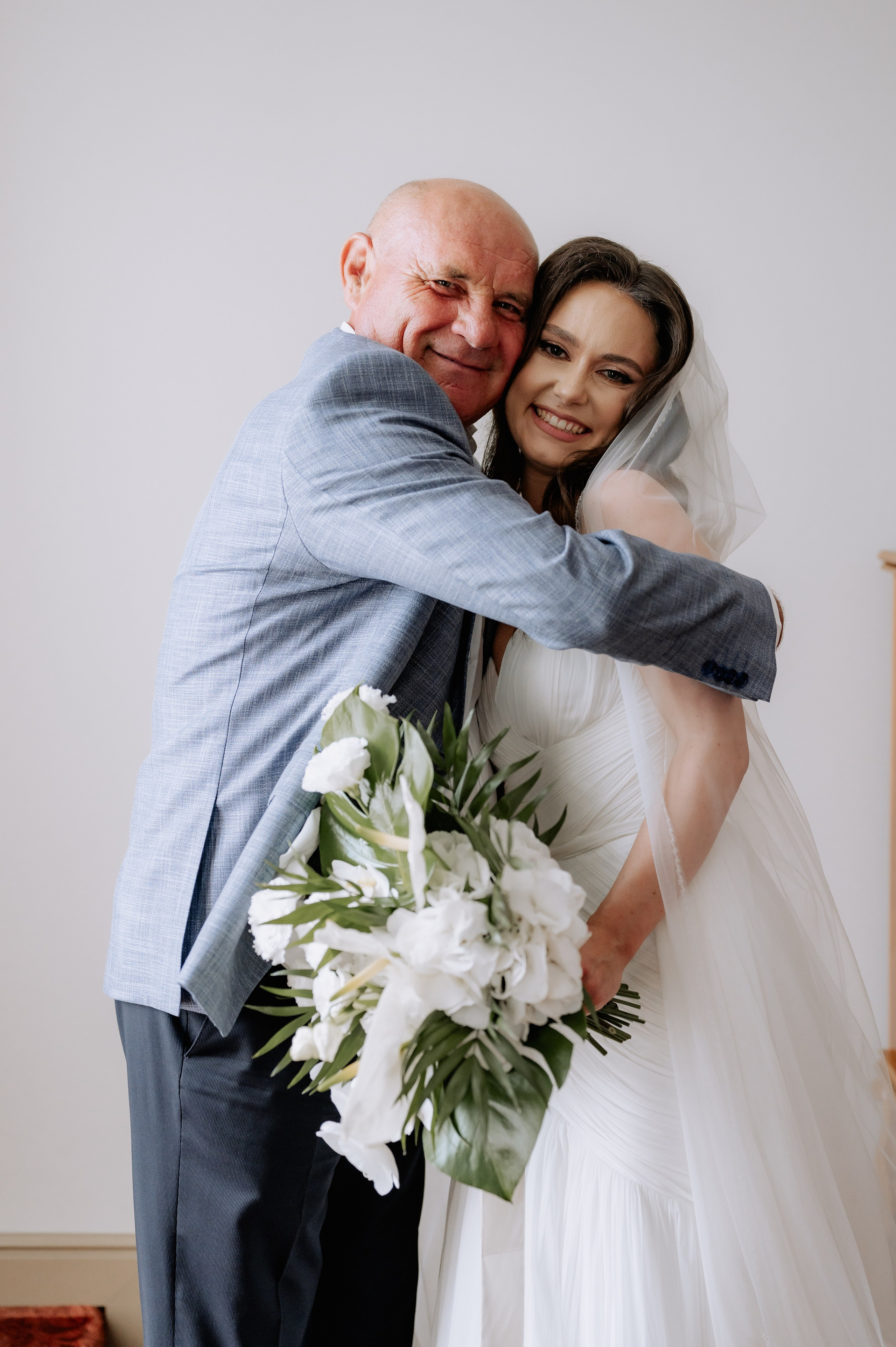 Cununie civila in aer liber , artificii de zi colorate , decor nunta , nunta la Hotel Traian. Proud Vision Weddings | Wedding Photography & Film — Servicii profesionale Foto Video Nunta Iasi