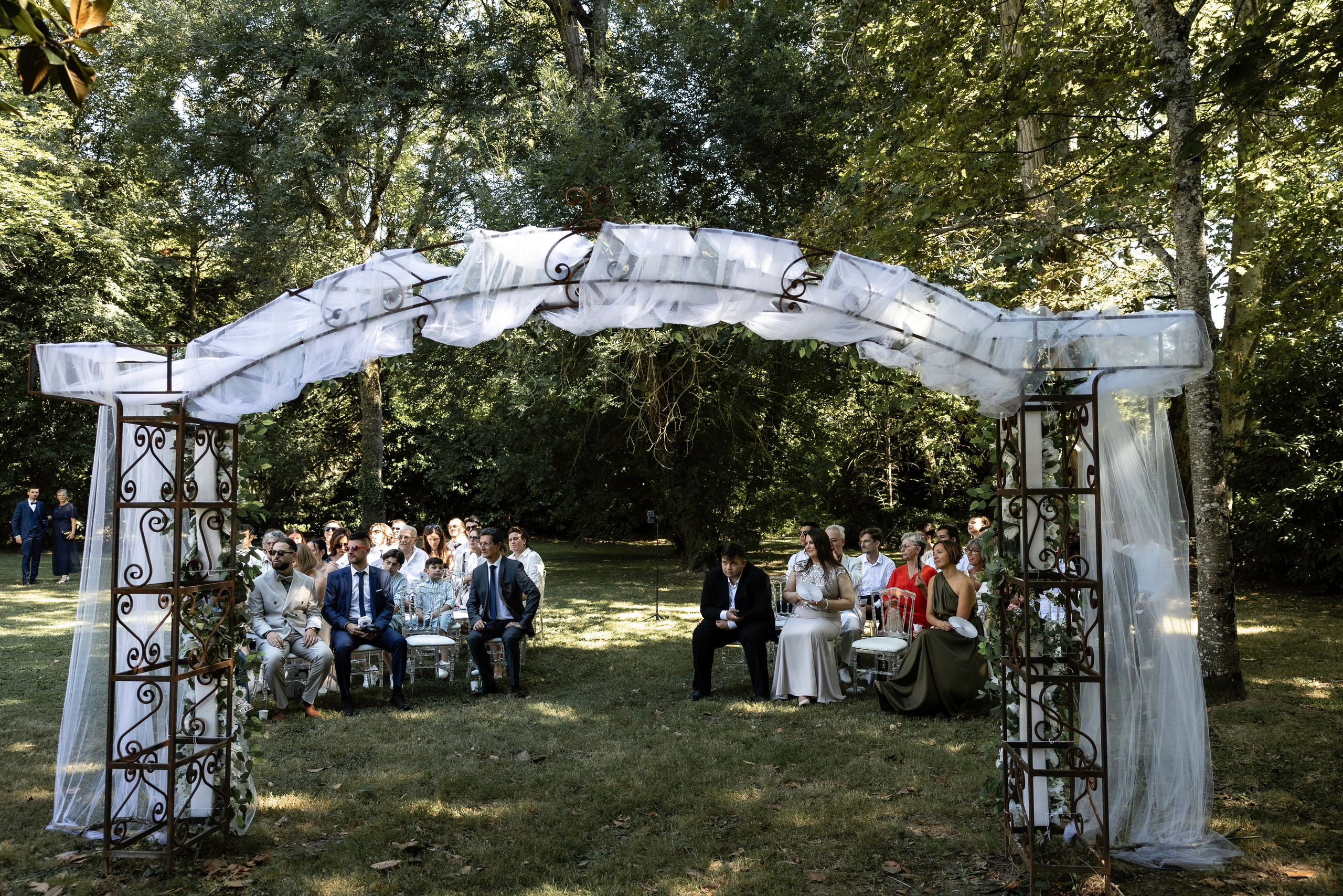 Wedding in Domaine De Montcausson. Eugenie Smirnova — wedding, corporate and lifestyle photographer in Toulouse and Southwest France