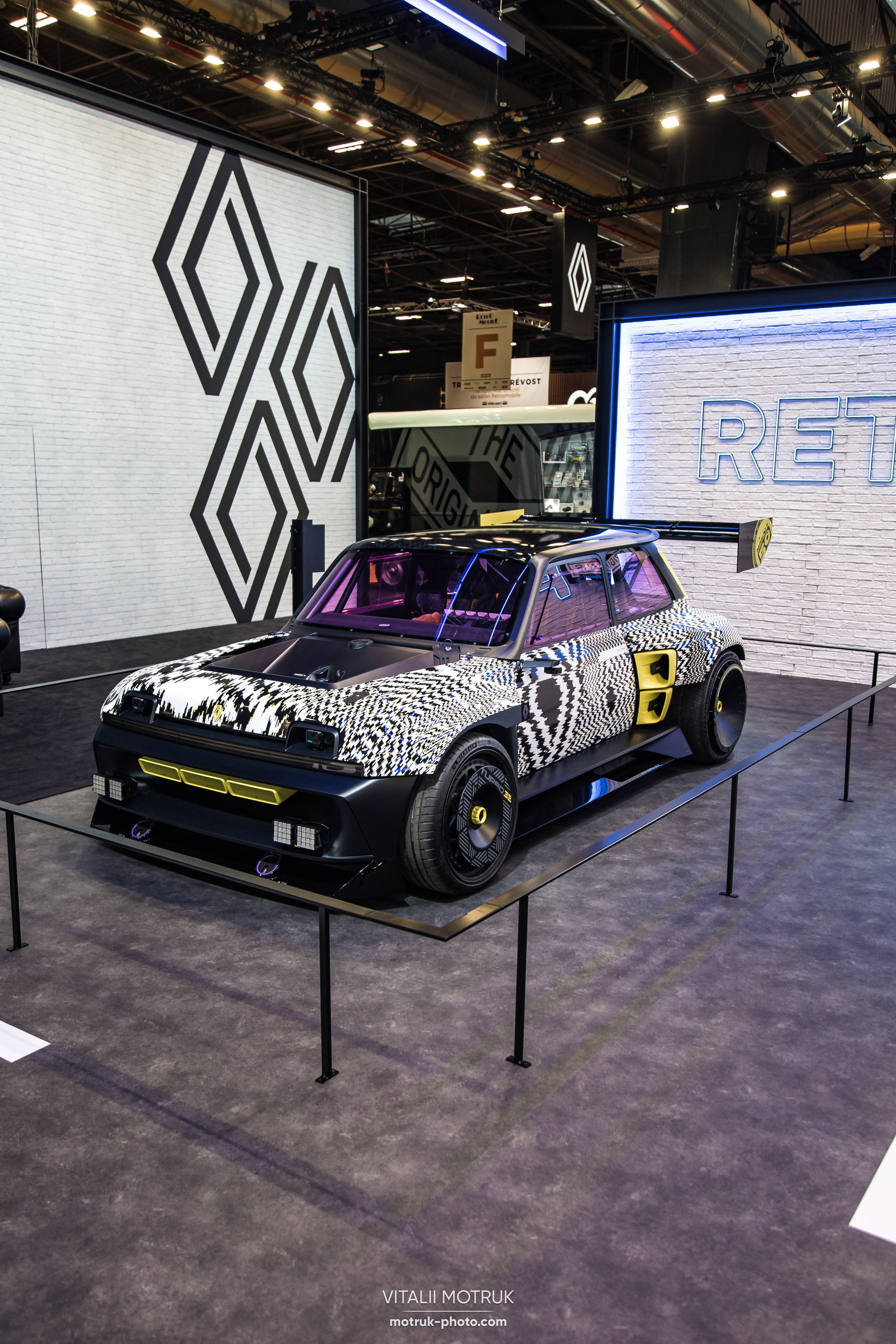 Retromobile 2023. Photographer in Paris — Vitalii Motruk