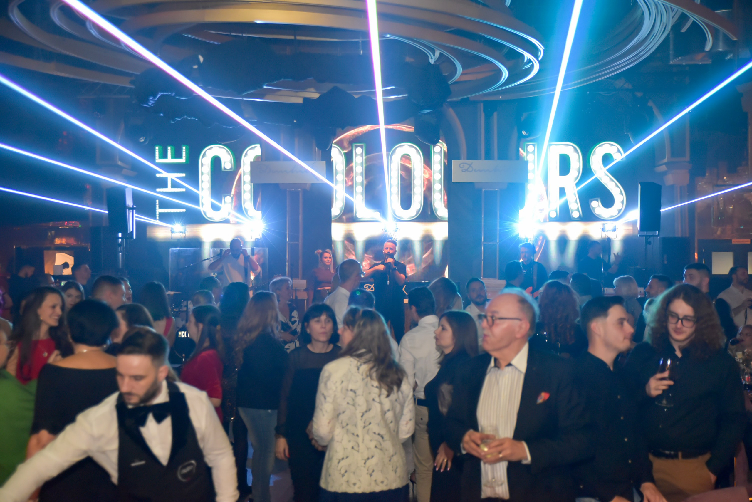 Corporate photographer, business photo session, corporate photographer price, Professional Services for Business Events, Business portraits, photos for events organized by companies, product photography, Bucharest business photos, Bucharest professional photos, Professional portrait photos