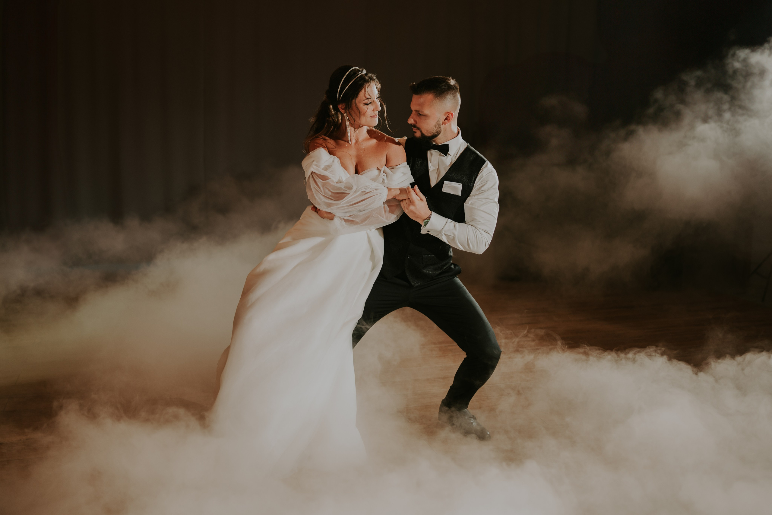 Sala Koralowa w Jaworzu: Opowieść o ślubie Nikoli i Kacpra. Karkowskafoto - fotografia miłości