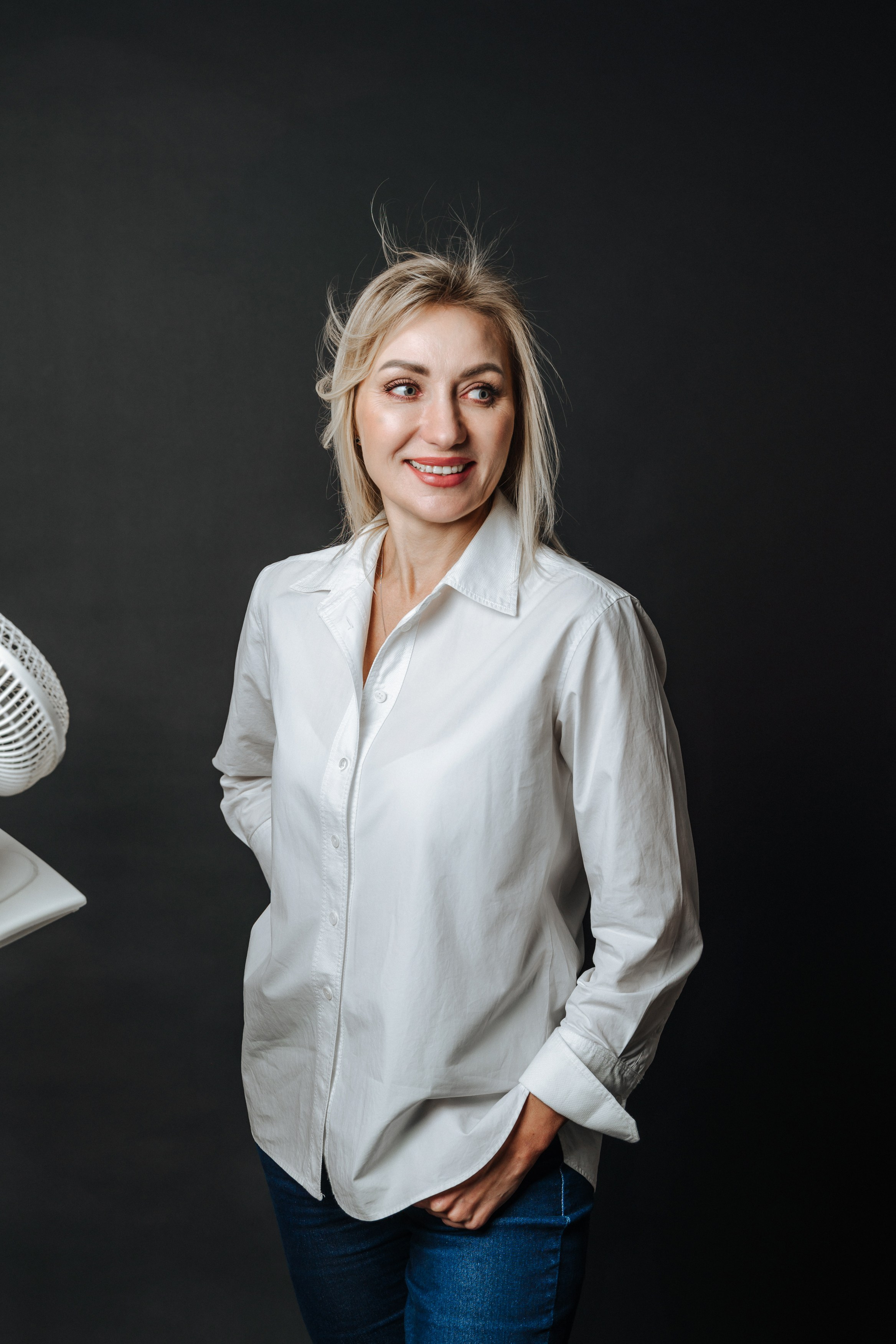 studio family photography, photographer in west drayton, three generations of women, studio photography in west deighton, black photophone, family photographer in london, family photographer in west drayton, professional family photographer, studio photographer