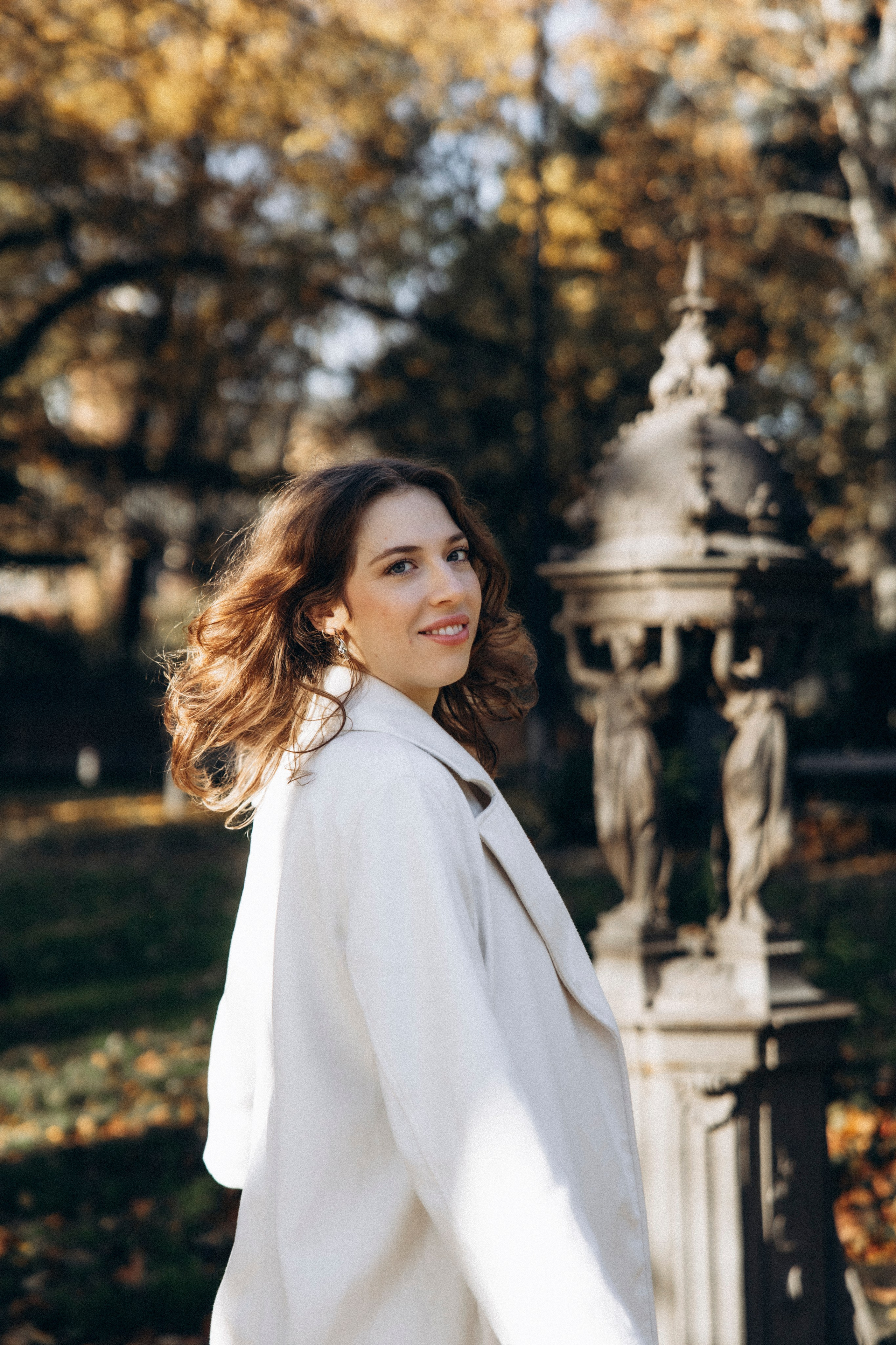 Autumn photoshoot for Elizaveta in Toulouse. Eugenie Smirnova — wedding, corporate and lifestyle photographer in Toulouse and Southwest France