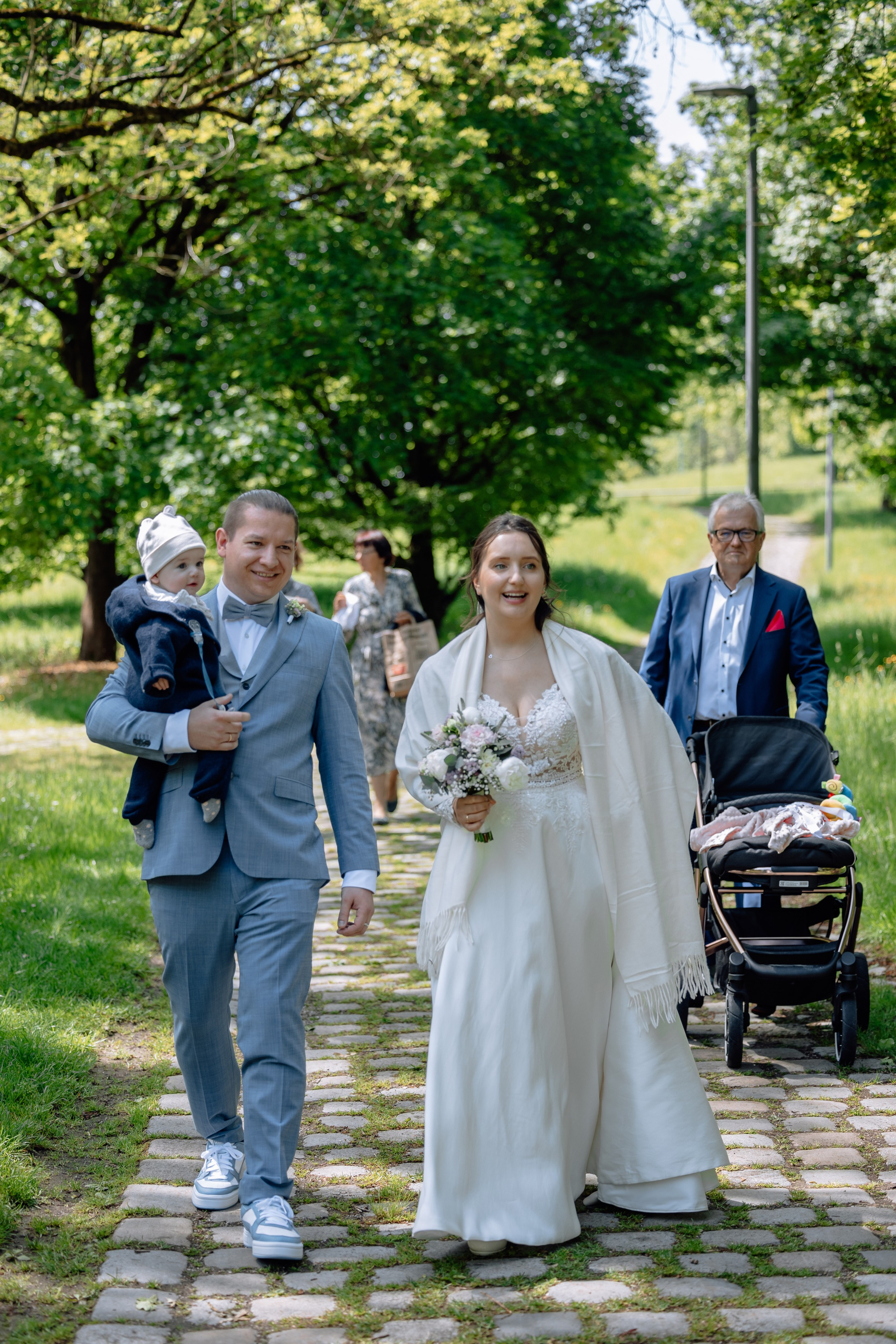 Trauung und Taufe: Heilig-Kreuz-Kirche. Hochzeitsfotograf München Taufe Familienfotograf Tanja Mauke