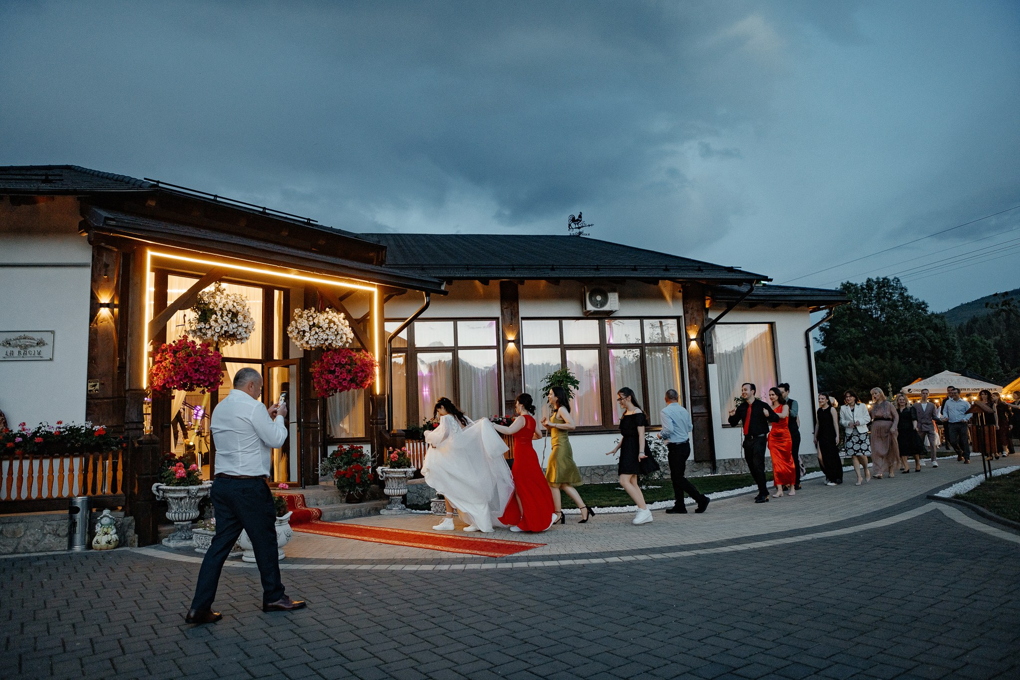 Radu si Diana. Wedding photographer and videographer