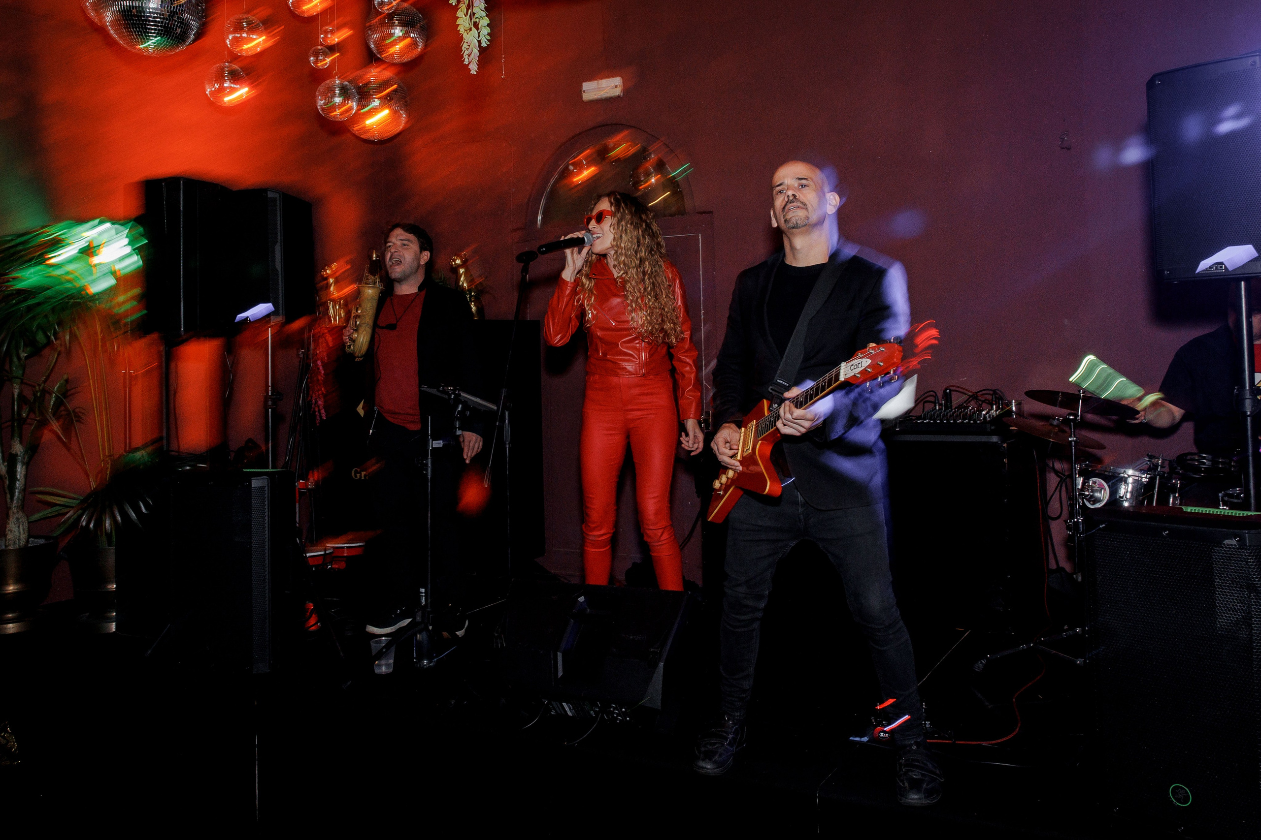 Spacious wedding venue in Barcelona with a dance floor, ready for guests to celebrate and dance the night away.